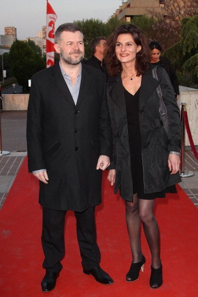 Eric Naulleau et son épouse Veronika assistante à la 25e cérémonie de remise du prix Molière à Créteil, France.  |  Photo: Getty Images
