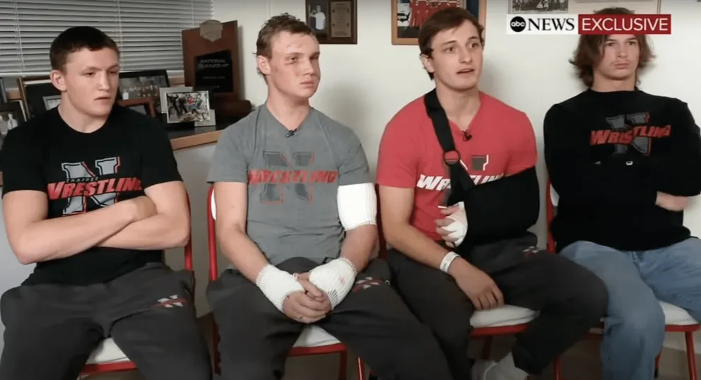 Les quatre membres de l'équipe de lutte du Northwest College. | Source : YouTube.com/ABC 7 Chicago
