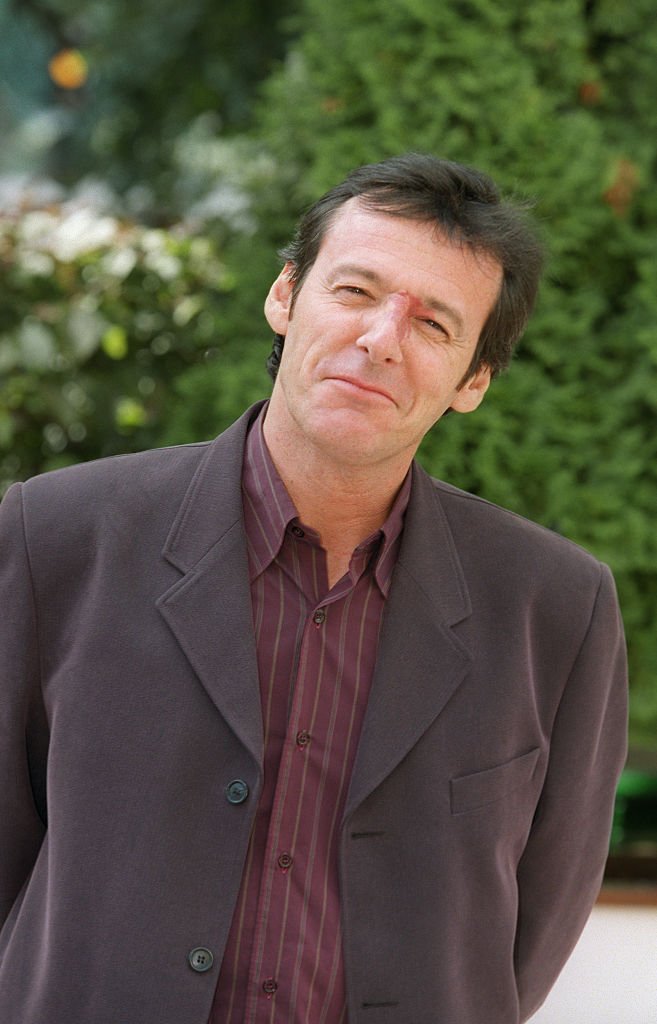 Jean-Luc Reichmann, présentateur de l'émission "Attention à la marche" sur TF1 rencontre la presse le 29 août 2001 au pavillon Dauphine à Boulogne, à l'occasion de la conférence de presse de la rentrée de TF1. І Sources : Getty Images