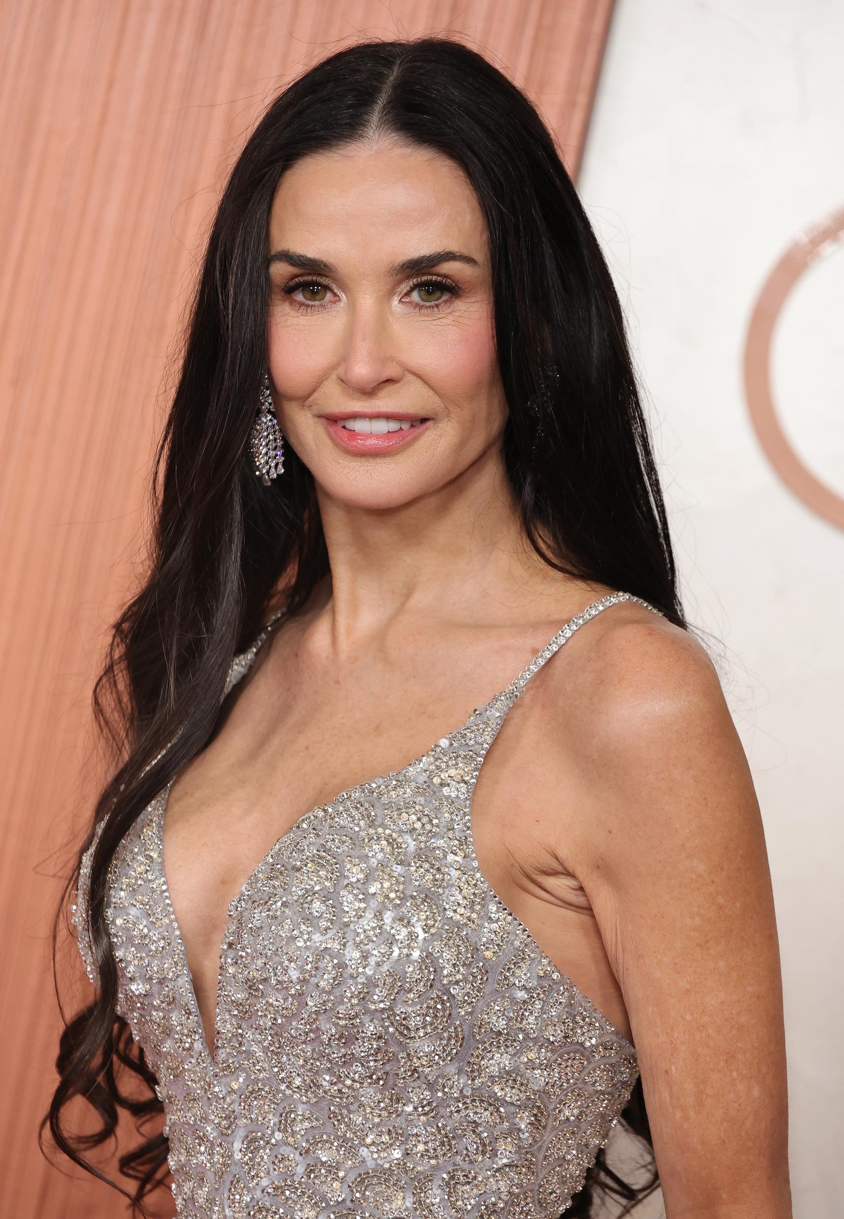 Demi Moore sourit lors de la 97e cérémonie des Oscars le 2 mars 2025 | Source : Getty Images | Source : Getty Images