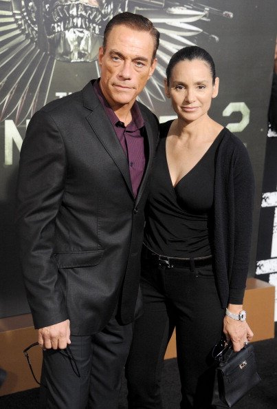 Jean-Claude Van Damme et Gladys Portugues à la première de "The Expendables 2" à Los Angeles le 15 août 2012 | Photo : Getty Images.