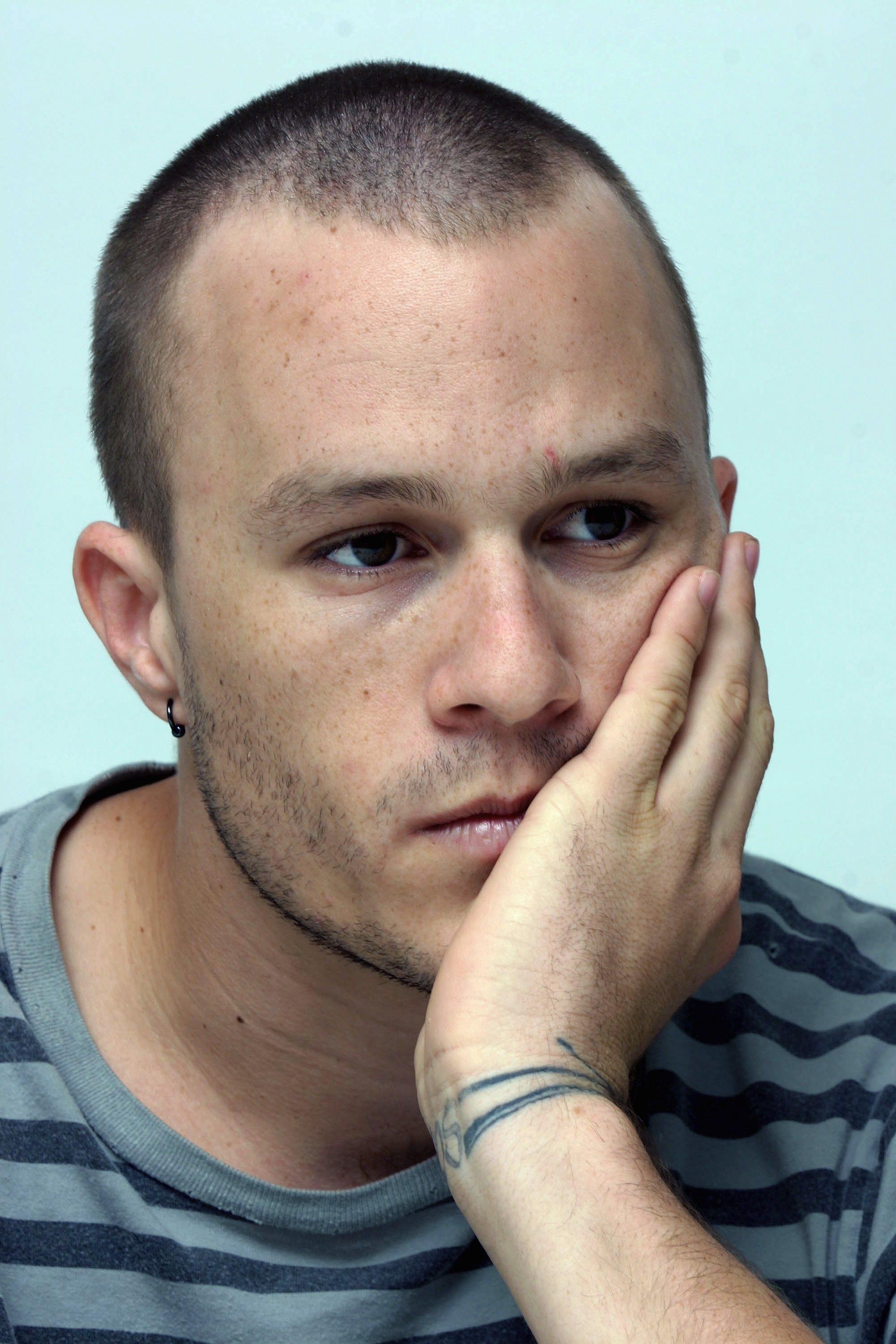 Heath Ledger le 8 août 2005 à Beverly Hills, Californie | Source : Getty Images