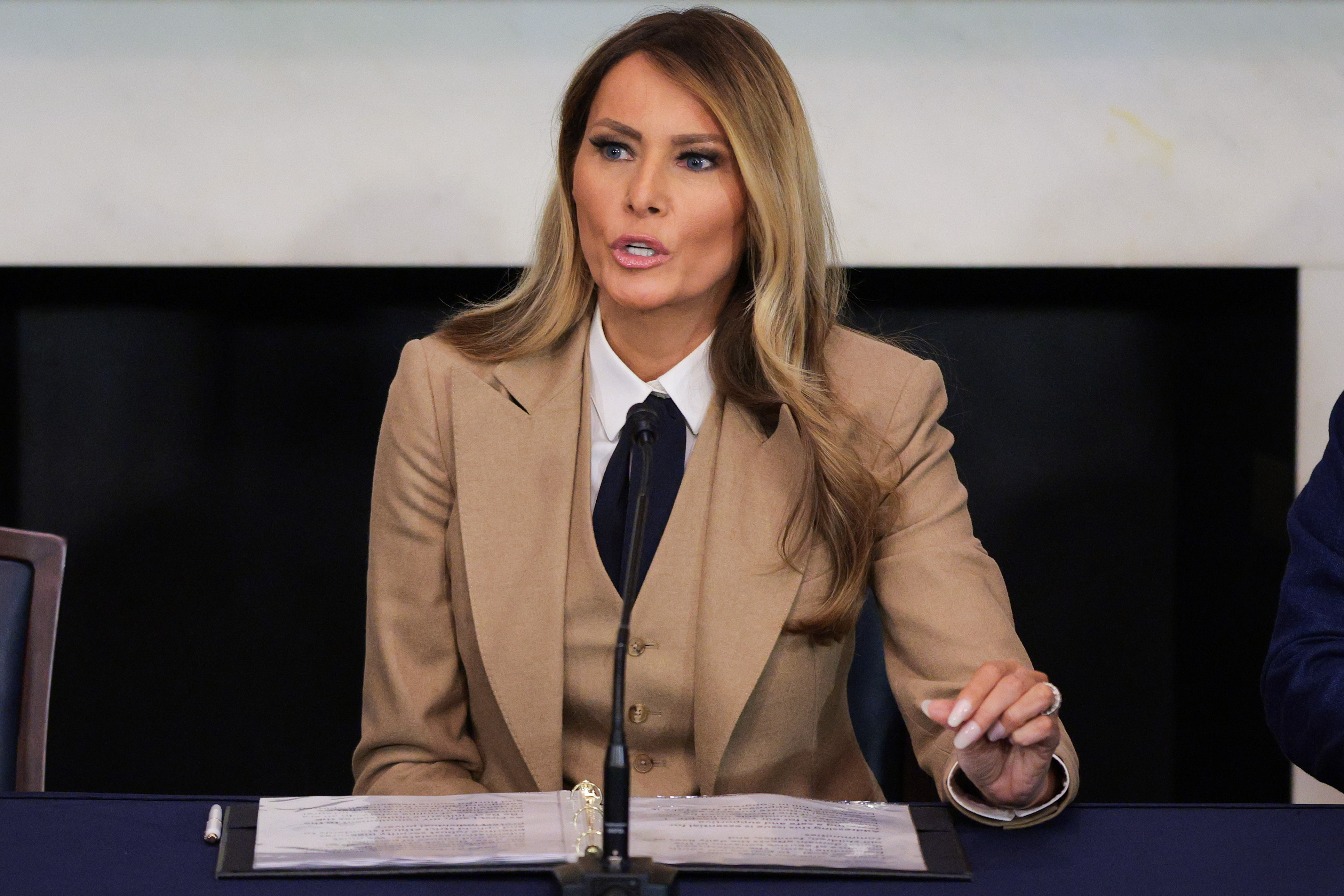 La première dame des États-Unis, Melania Trump, s'exprime lors d'une table ronde sur la loi Take It Down dans la salle Mike Mansfield du Capitole des États-Unis, le 3 mars 2025, à Washington, D.C. | Source : Getty Images