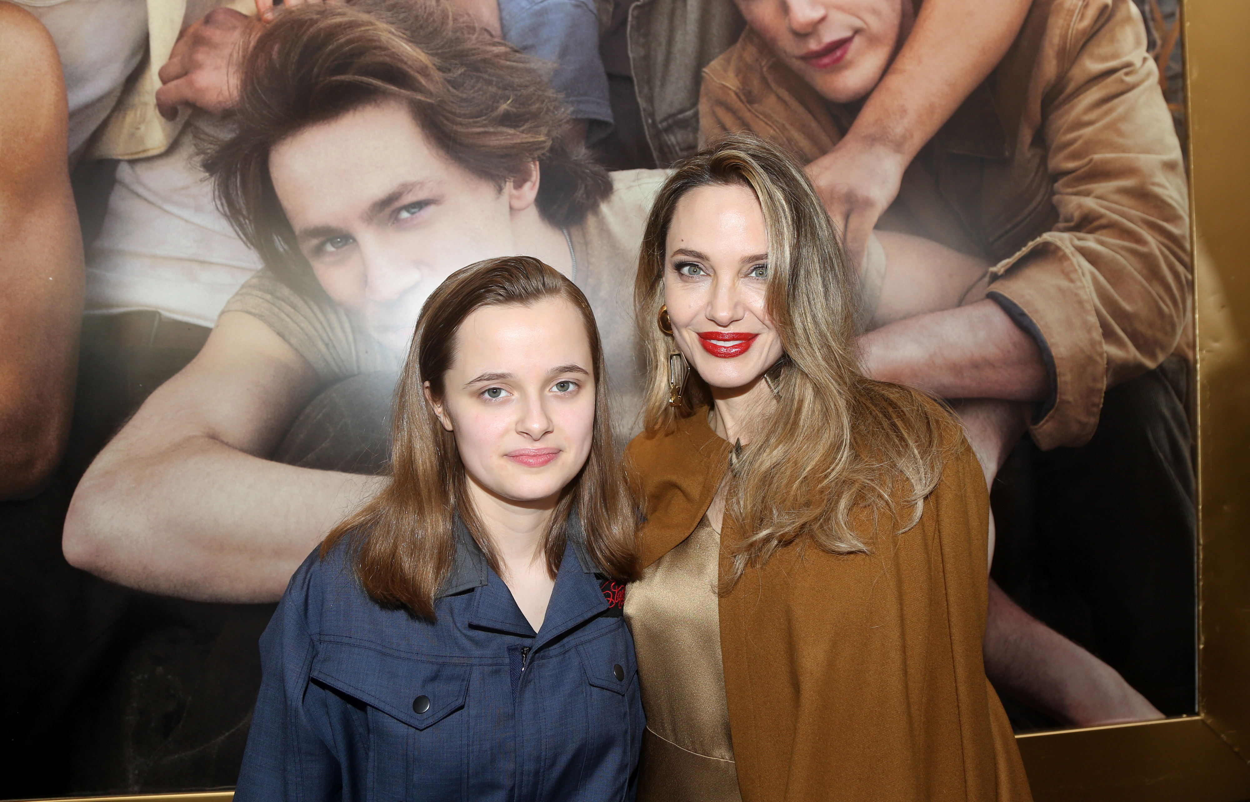 Vivienne Jolie-Pitt et Angelina Jolie assistent à la soirée d'ouverture de "The Outsiders" au théâtre Bernard B. Jacobs, le 11 avril 2024, à New York. | Source : Getty Images