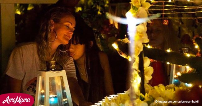 Laeticia et Jade Hallyday ont fait une apparition intime sur la tombe illuminée de Johnny