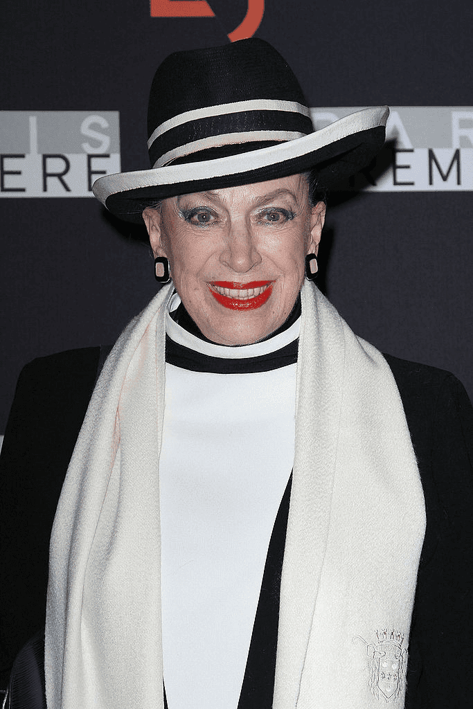 PARIS, FRANCE - 20 SEPTEMBRE 2011 : Geneviève de Fontenay participe à la célébration du 25ème anniversaire de la création parisienne au Grand Palais le 20 septembre 2011 à Paris, France.  | Photo : Getty Images