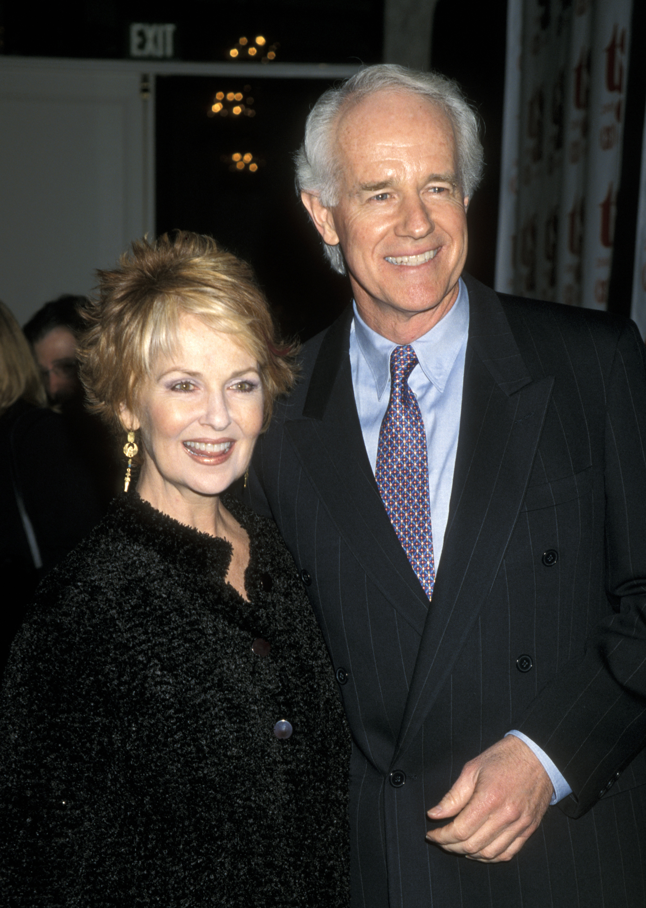 Shelley Fabares et Mike Farrell lors du « 2000 Tourette Syndrome Awards Dinner » le 10 février 2000 à Beverly Hills, Californie | Source : Getty Images