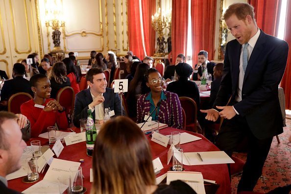 Le prince Harry lors d'une table ronde avec des jeunes de tout le Commonwealth à la Lancaster House le 30 janvier 2019 | Photo : Getty Images