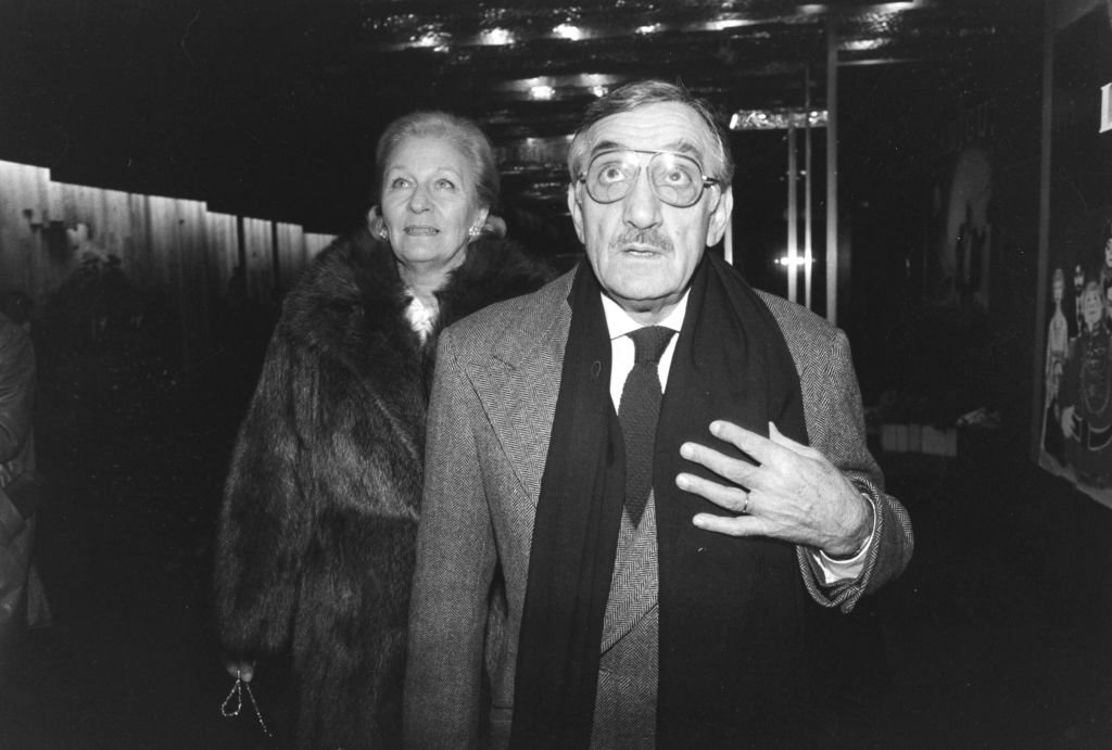 Lino Ventura et sa femme Odette lors de la 1ère du film 'Canicule' à Paris le 11 janvier 1984, France. | Photo : Getty Images