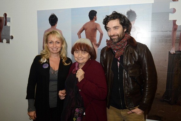 Rosalie Varda, Agnes Varda et Mathieu Demy à la Galerie Nathalie Obadia le 8 février 2014 à Paris, France. | Photo : Getty Images