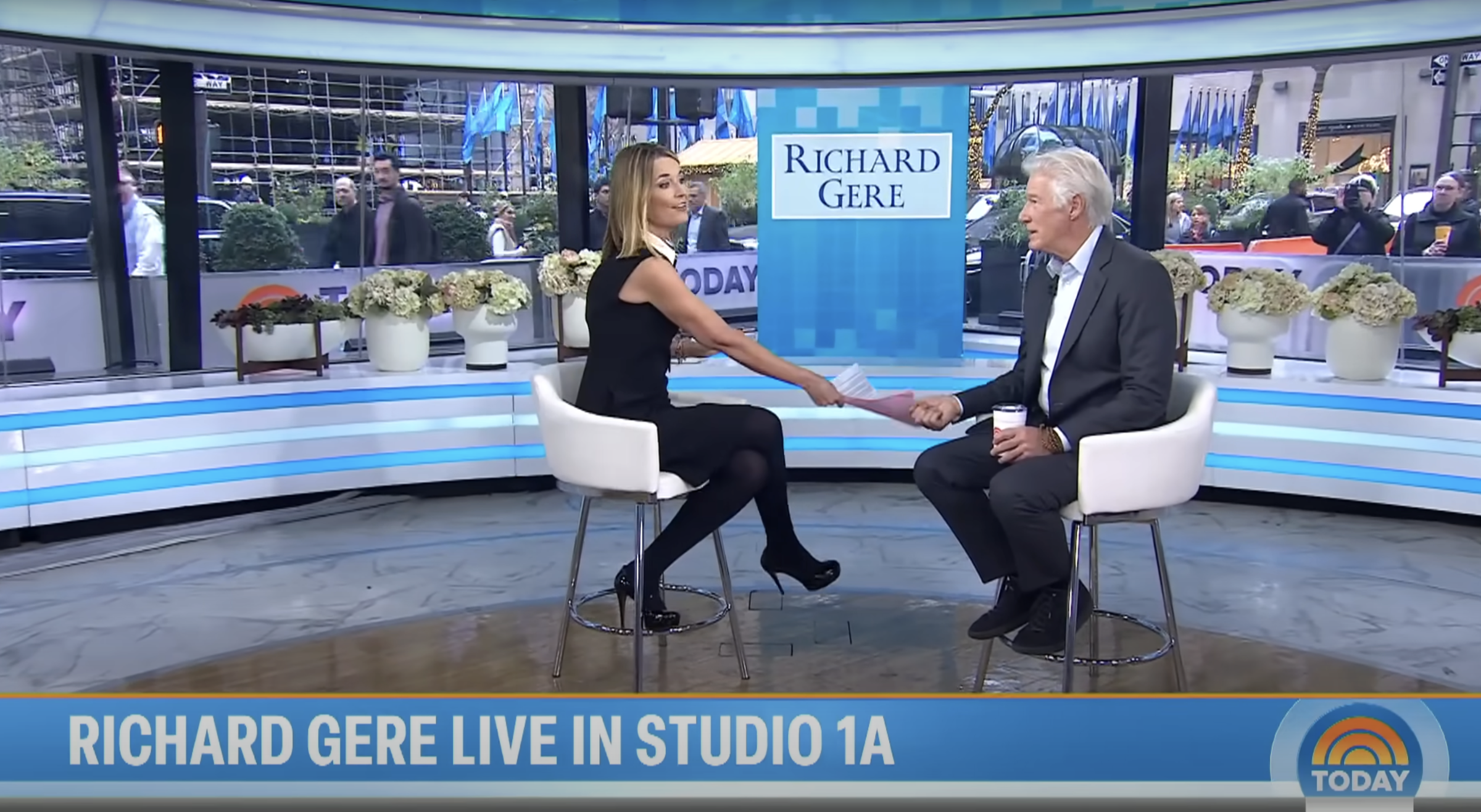 Savannah Guthrie et Richard Gere sont vus dans une vidéo partagée le 20 novembre 2024 | Source : YouTube/TODAY