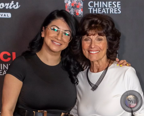 Adrienne Barbeau aux côtés d'un autre participant au festival du film HollyShorts, en date du 3 mars 2024 | Source : Instagram/adrienne_barbeau