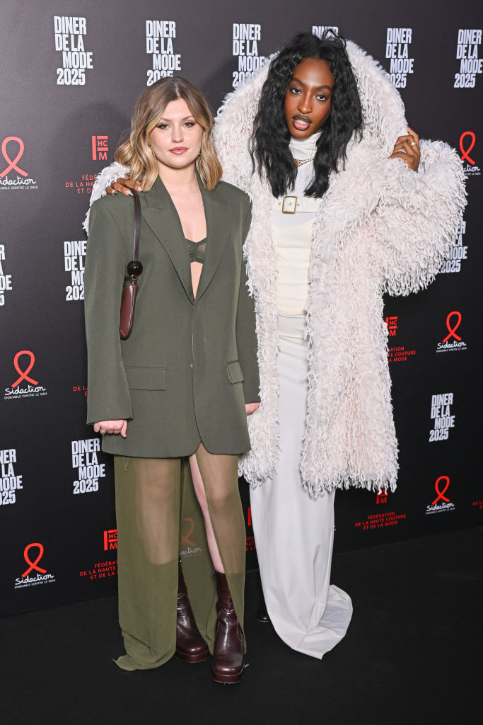 PARIS, FRANCE - 30 JANVIER : Marine Delplace et Ebony Cham Star Academy assistent au 22ème "Diner De La Mode" au profit de Sidaction dans le cadre de la semaine de la mode à Paris au Pavillon Vendôme le 30 janvier 2025 à Paris, France. (Photo Stephane Cardinale - Corbis/Corbis via Getty Images)