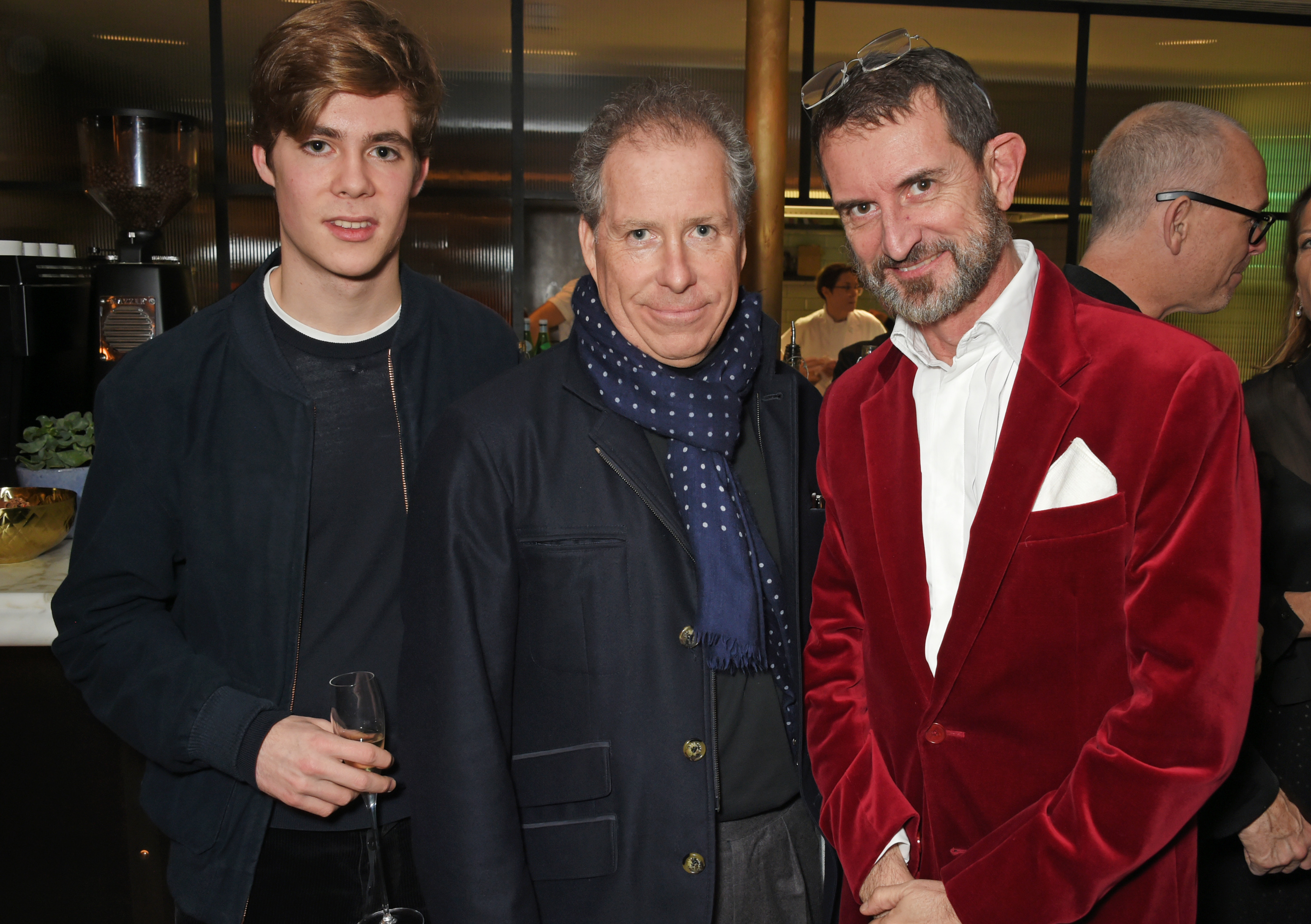 Charles Armstrong-Jones, David Armstrong-Jones et Manfredi della Gherardesca assistent à la fête du 18e anniversaire d'Alexander Dundas le 16 décembre 2017 à Londres, en Angleterre. | Source : Getty Images