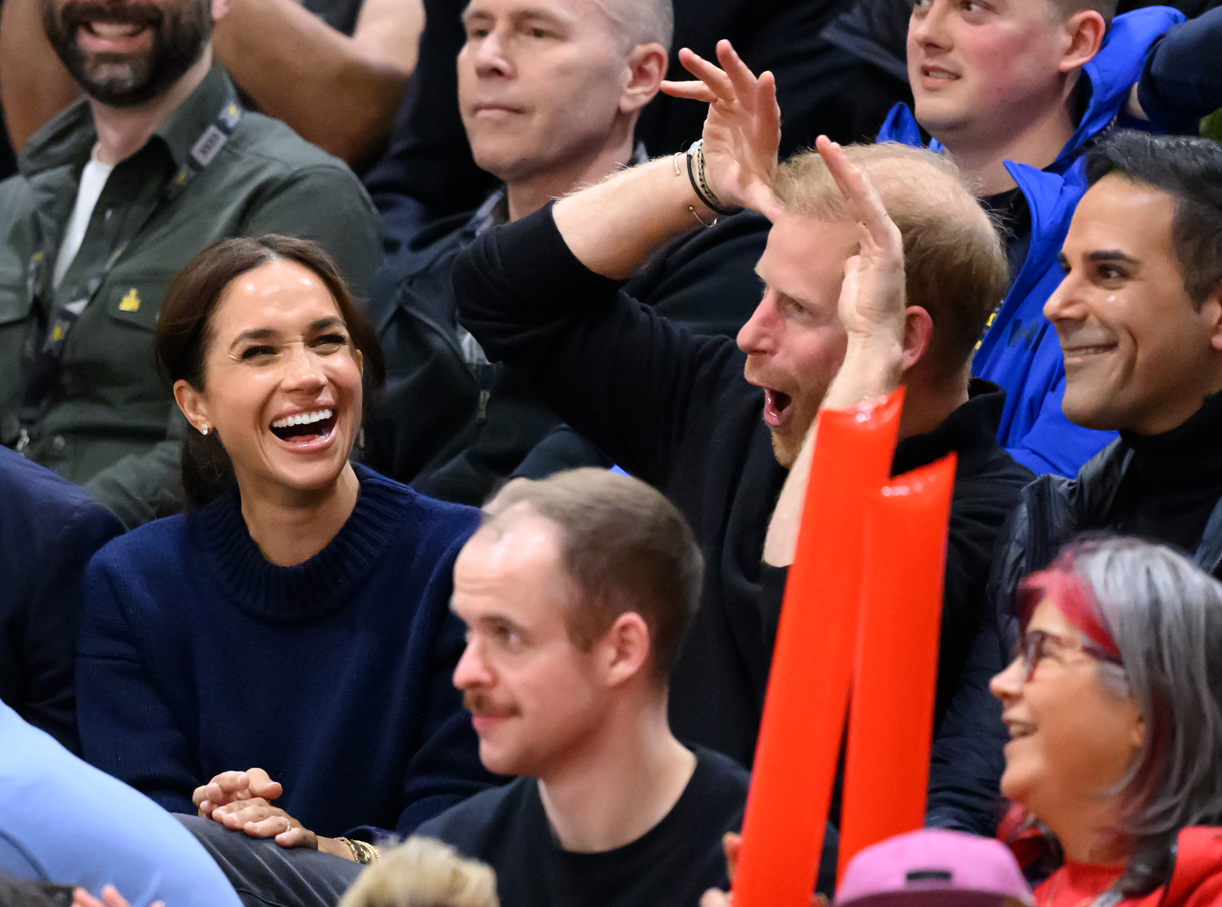 Meghan, duchesse de Sussex et le prince Harry, duc de Sussex, assistent au basket-ball en fauteuil roulant lors de la première journée des 2025 Invictus Games | Source : Getty Images