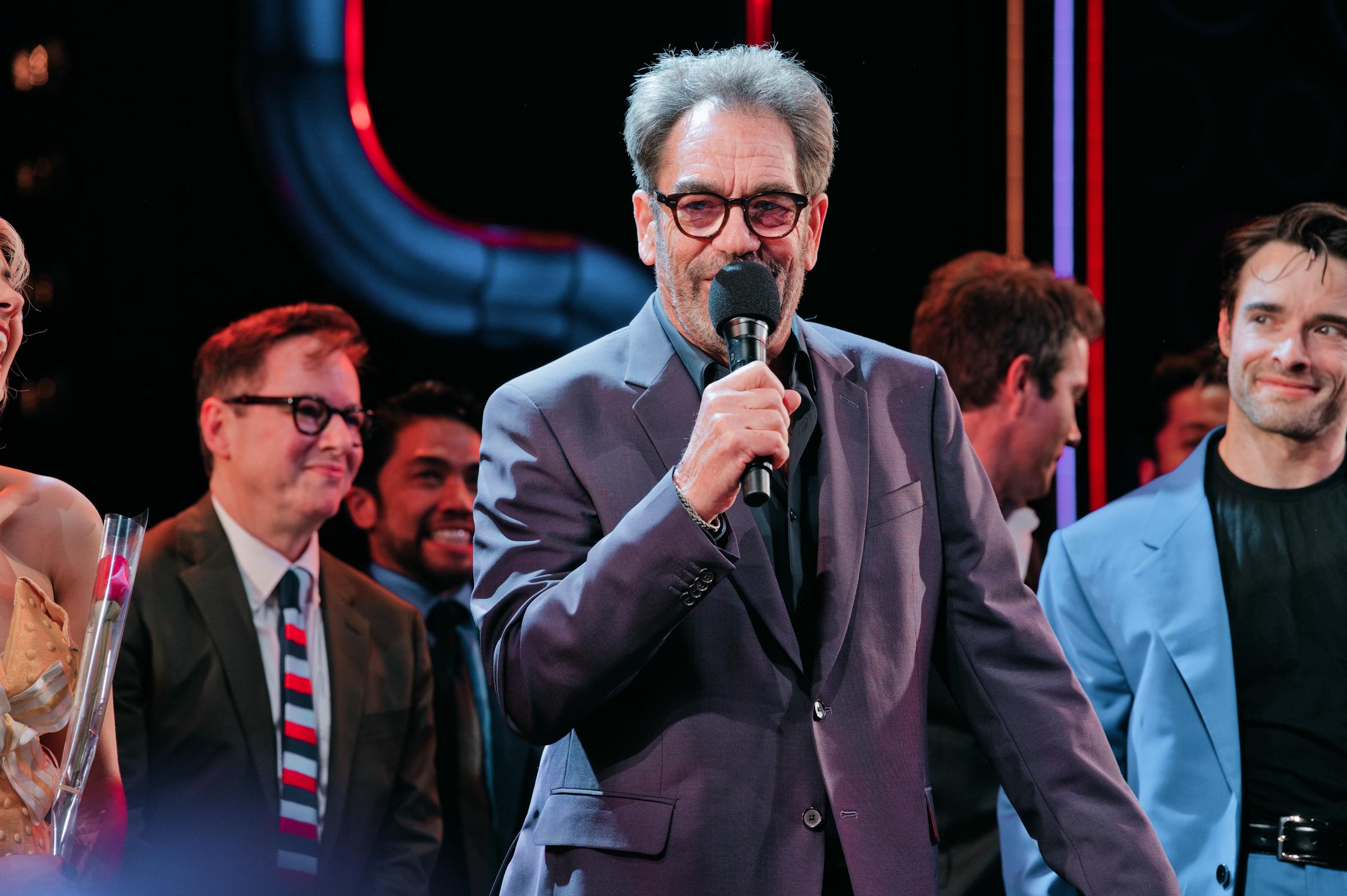 Huey Lewis lors du lever de rideau de la soirée d'ouverture de la célébration "The Heart of Rock and Roll", le 19 avril 2024, à New York. | Source : Getty Images