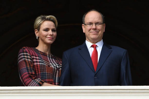 Le Prince Albert II de Monaco et la Princesse Charlène de Monaco assistent à la célébration de la Sainte-Dévote le 27 janvier 2018 à Monaco, Monaco. | Photo : Getty Images