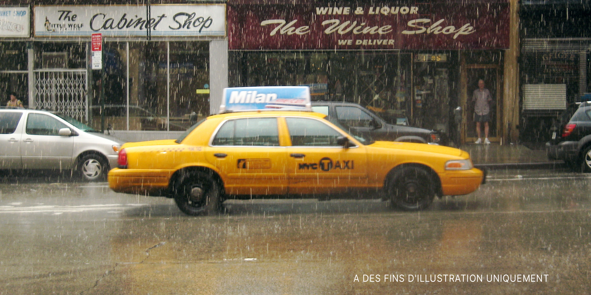 Un taxi jaune circulant dans une rue de la ville lors d'une forte pluie | Source : Flickr / wka (CC BY-SA 2.0)