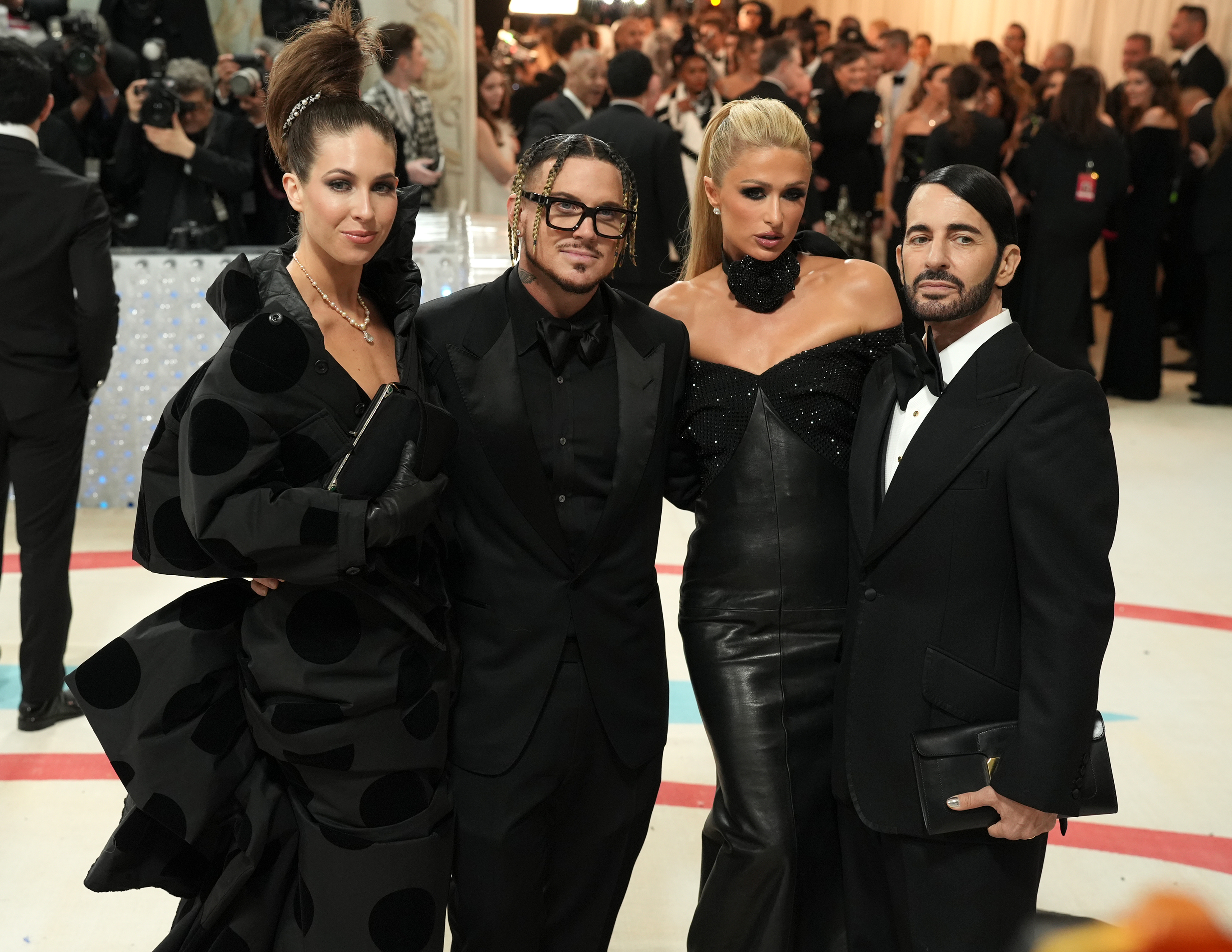 Colby Mugrabi, Charly Defrancesco, Paris Hilton et Marc Jacobs assistent au gala du Met célébrant "Karl Lagerfeld : A Line Of Beauty" au Metropolitan Museum of Art à New York, le 1er mai 2023. | Source : Getty Images