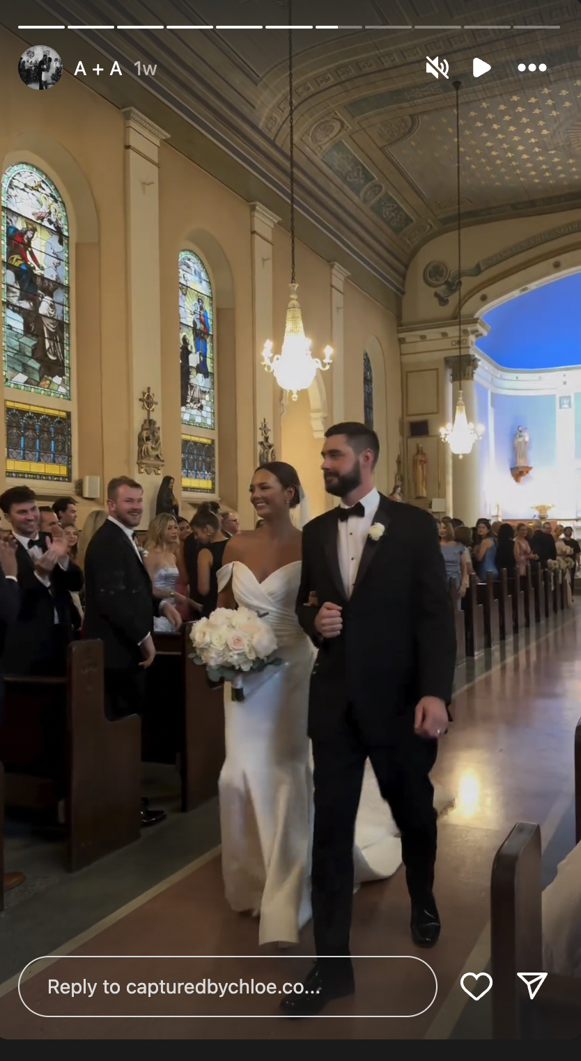 Amanda DeWitt LeBlanc et Andrew LeBlanc lors de leur mariage le 1er juin 2024, à New York | Source : Instagram Story/A + A