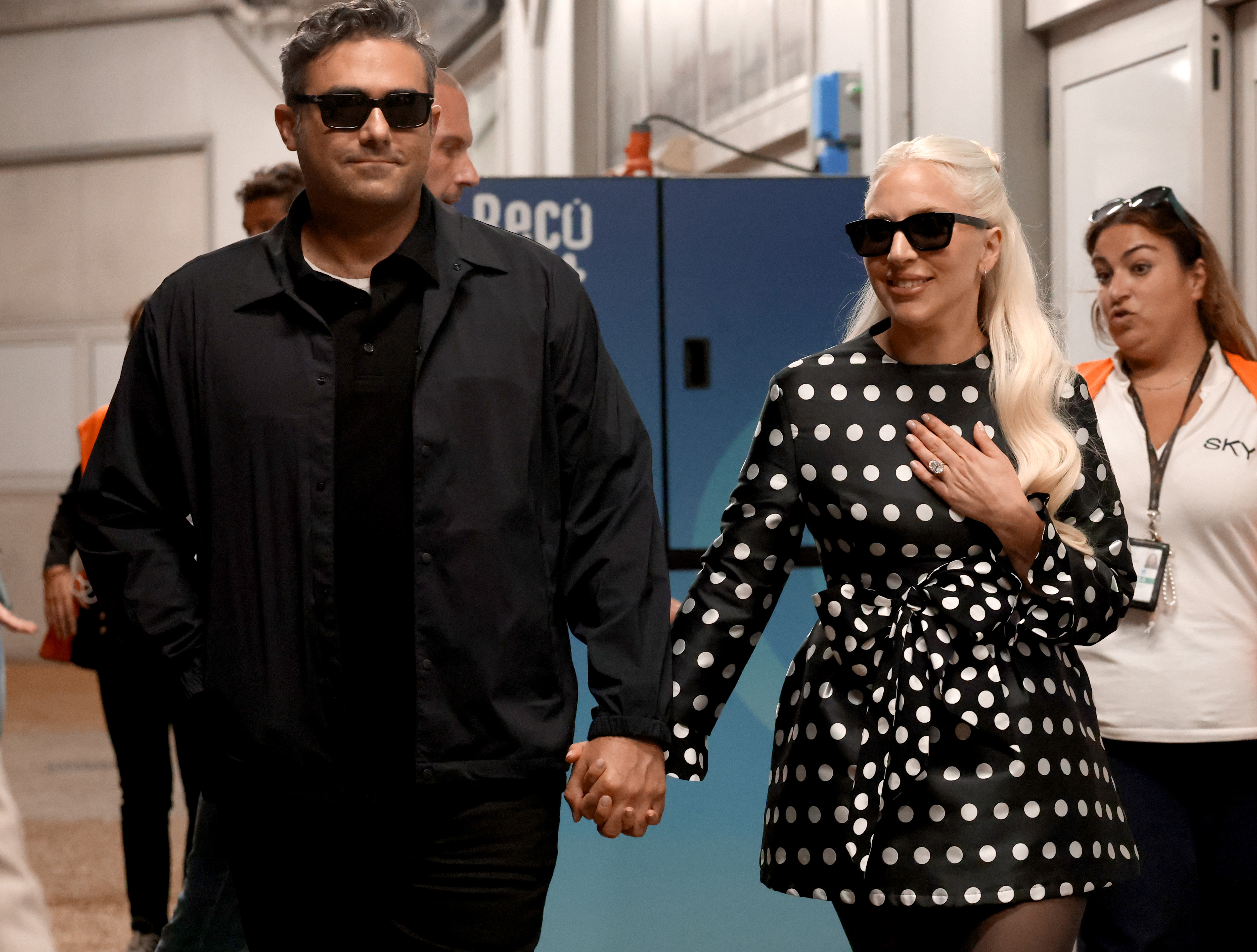 Lady Gaga arrive avec Michael Polansky | Source : Getty Images