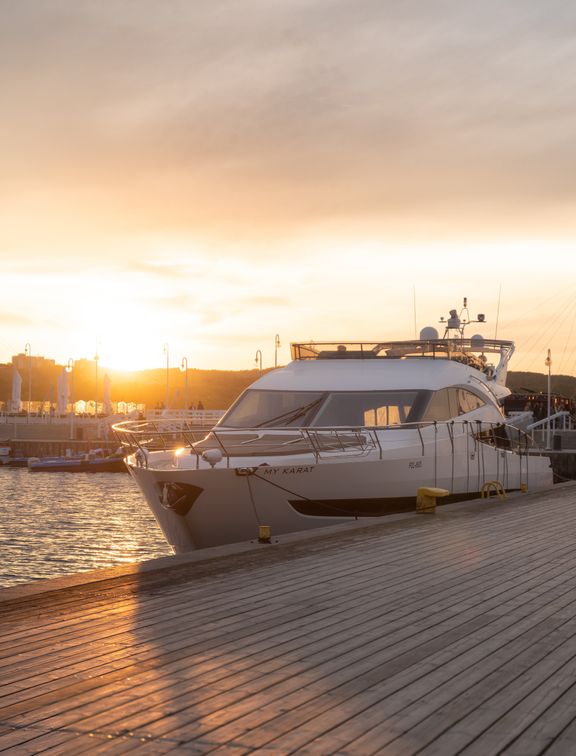 Le cadeau de Patricia à Mason était un bateau de croisière. | Source : Unsplash