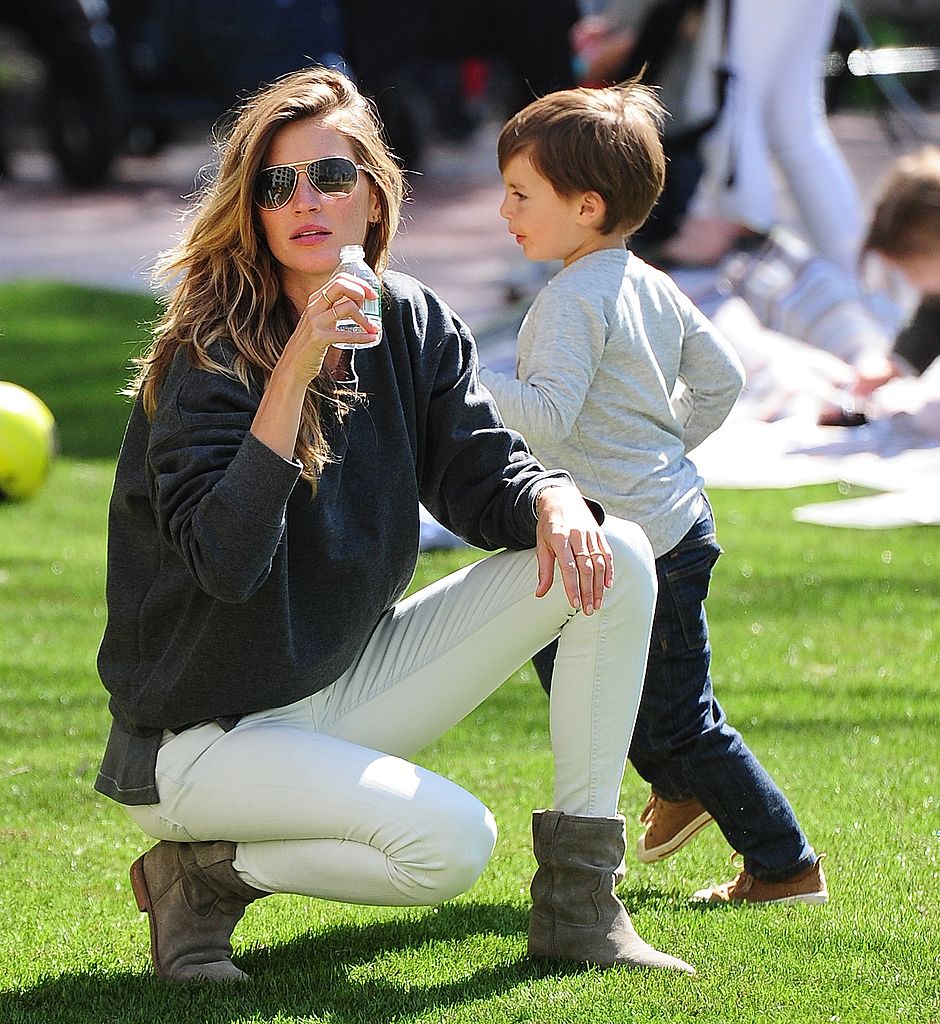 Gisele Bündchen et Benjamin Brady sont vus à Battery Park City le 4 mai 2013 à New York. (Photo par Alo Ceballos/FilmMagic)