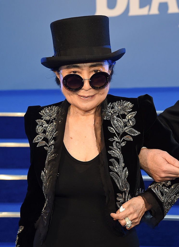 Yoko Ono assiste à la première mondiale de "The Beatles: Eight Days A Week - The Touring Years" à l'Odeon Leicester Square le 15 septembre 2016 à Londres, en Angleterre.| ¨Photo : Getty Images