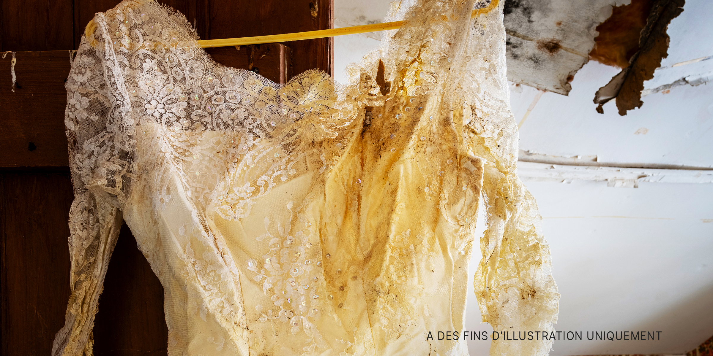 Une robe de mariée ruinée | Source : Shutterstock