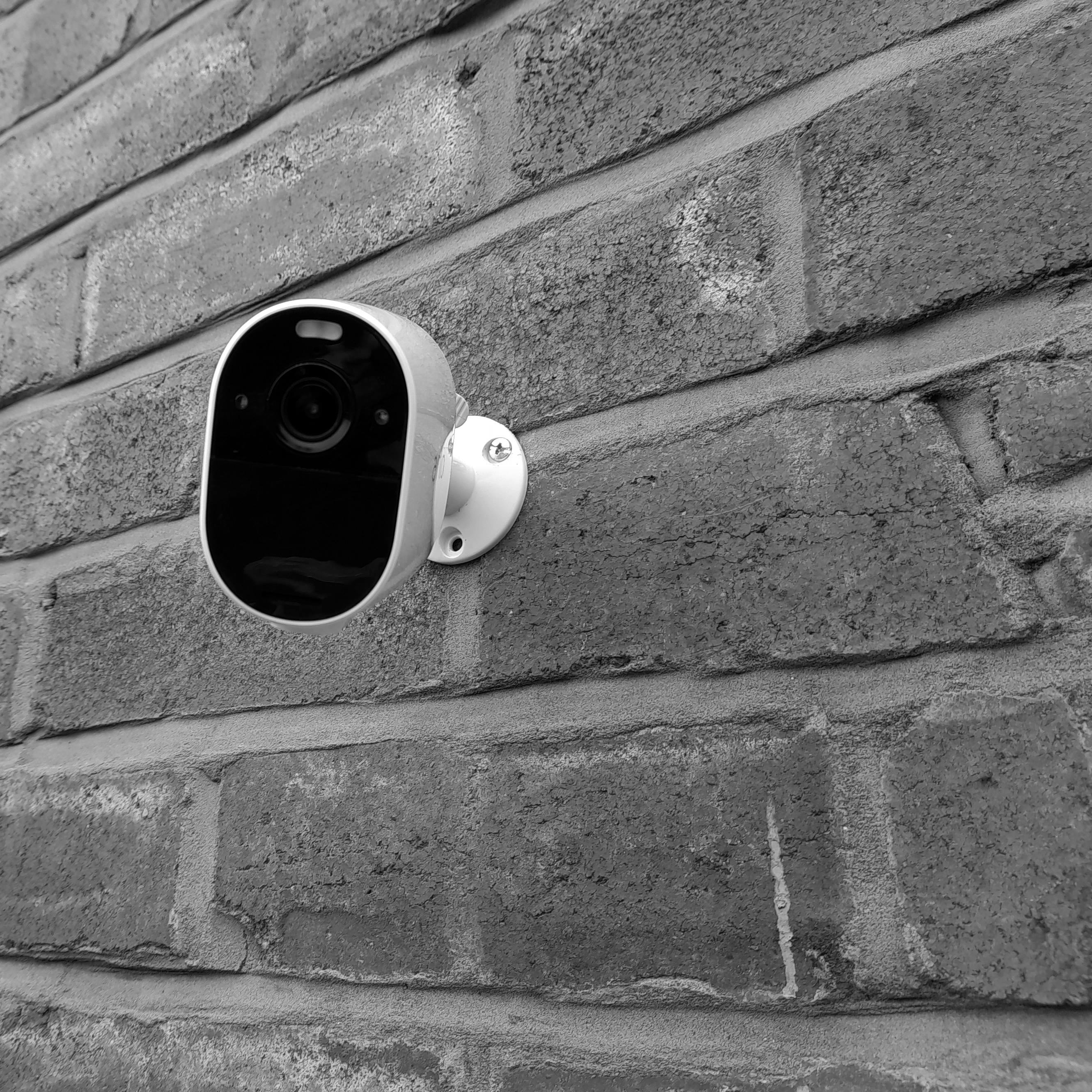 Une caméra de sécurité installée sur un mur | Source : Pexels