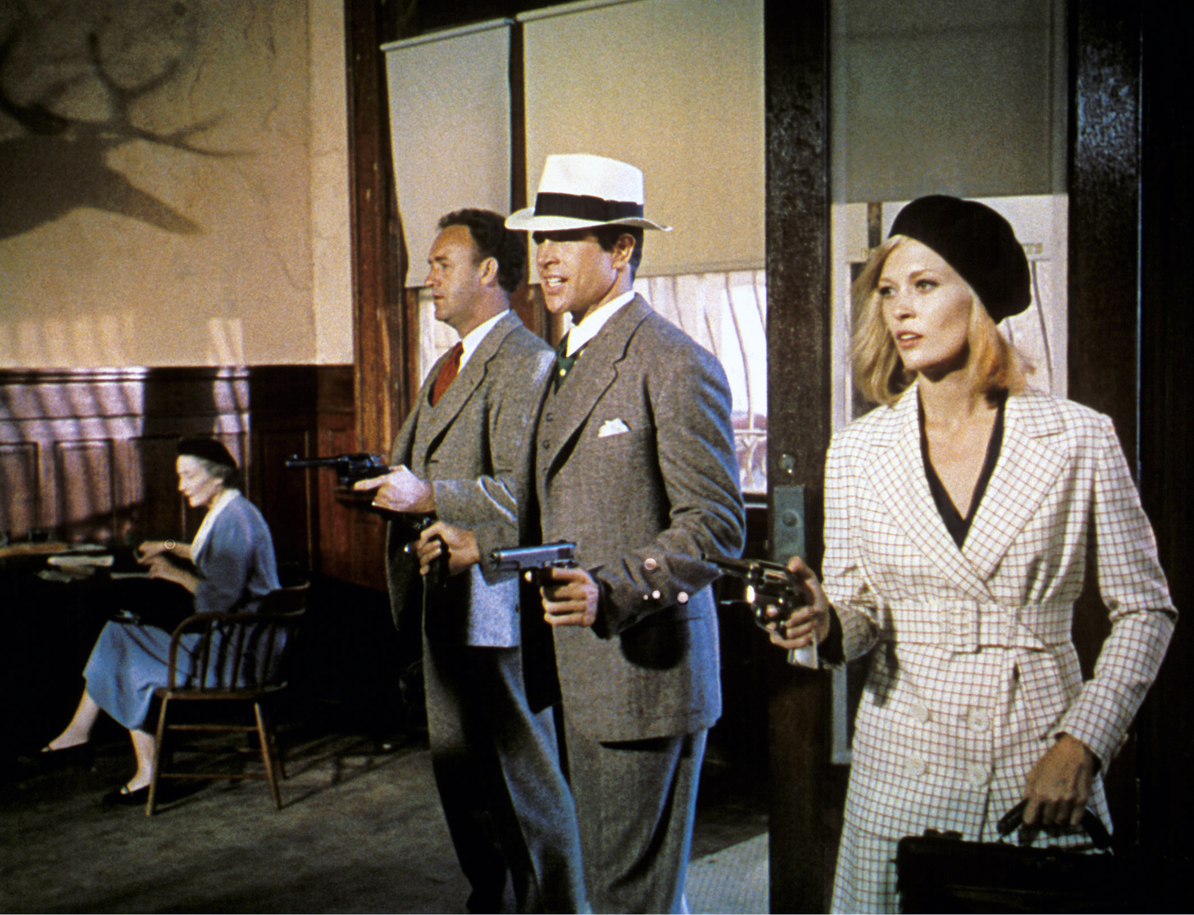Les acteurs américains Gene Hackman, Warren Beatty et Faye Dunaway sur le tournage de "Bonnie and Clyde" | Source : Getty Images