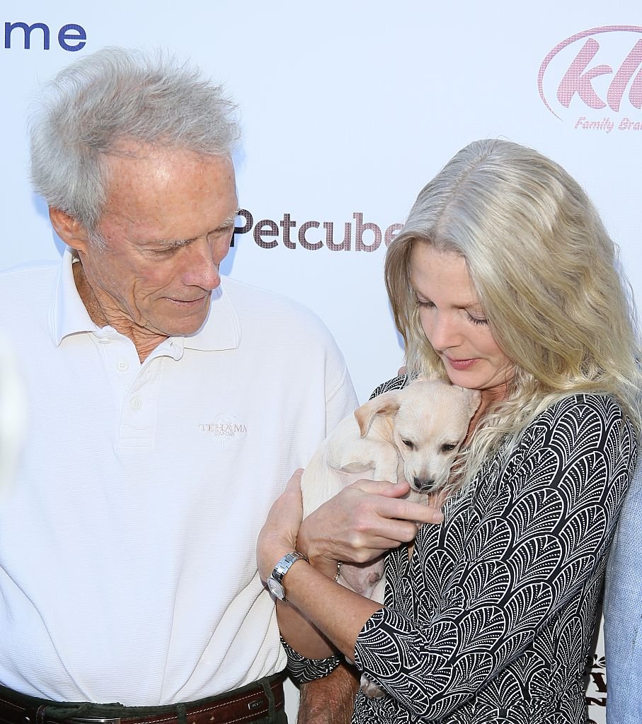 Clint Eastwood et Christina Sandera à Malibu Family Wines le 7 novembre 2015 à Malibu, Californie | Source : Getty Images