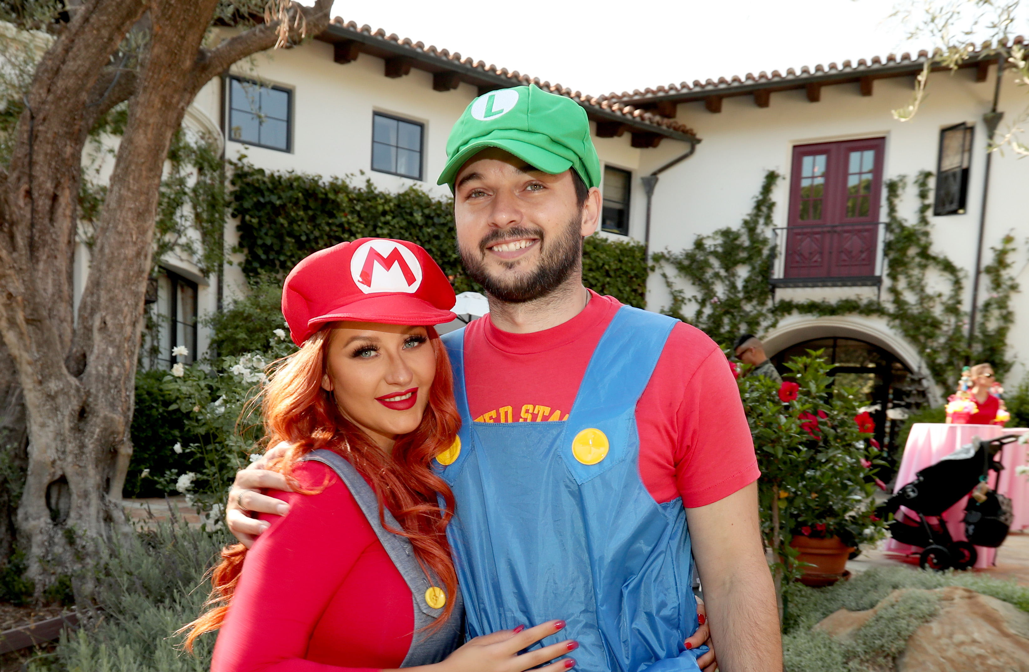 Christina Aguilera et Matthew Rutler posant pour une photo lors de la fête d'anniversaire de leur fille. | Source : Getty Images