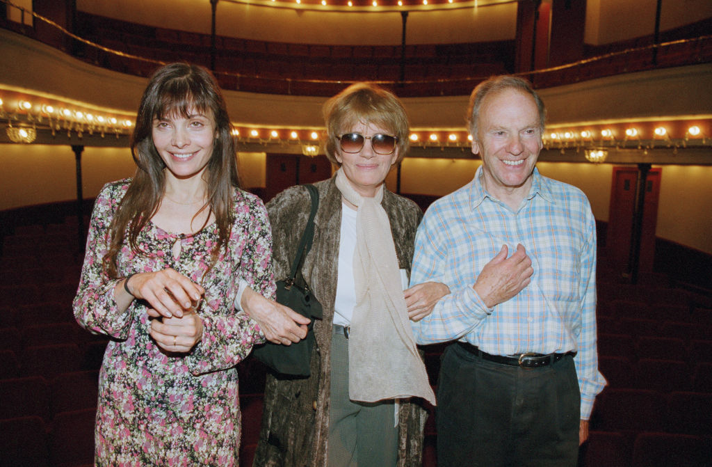 Générale de la pièce de théâtre "Poèmes à Lou" au théâtre de l'Atelier à Paris - De gauche à droite : Marie Trintignant et ses parents : Nadine Trintignant et Jean-Louis Trintignant. (Photo by RONCEN Patrick/KIPA/Sygma via Getty Images)