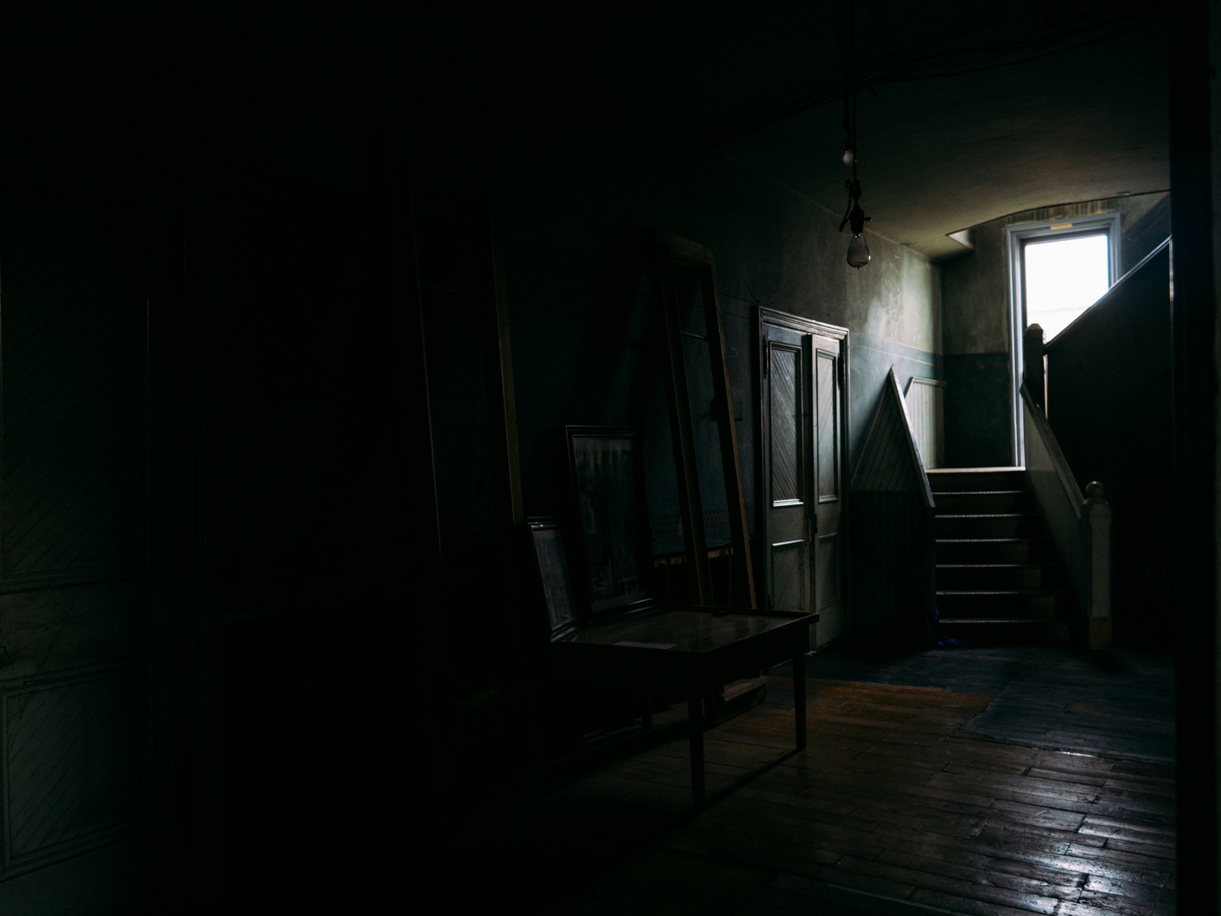 Une maison sans aucune lumière allumée | Source : Unsplash