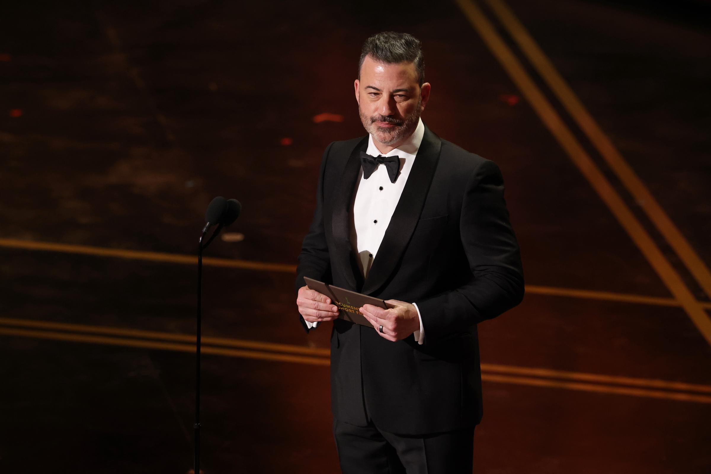 Jimmy Kimmel s'exprime sur scène lors de la 98e cérémonie des Oscars au Dolby Theatre, le 15 mars 2026 à Hollywood, en Californie | Source : Getty Images