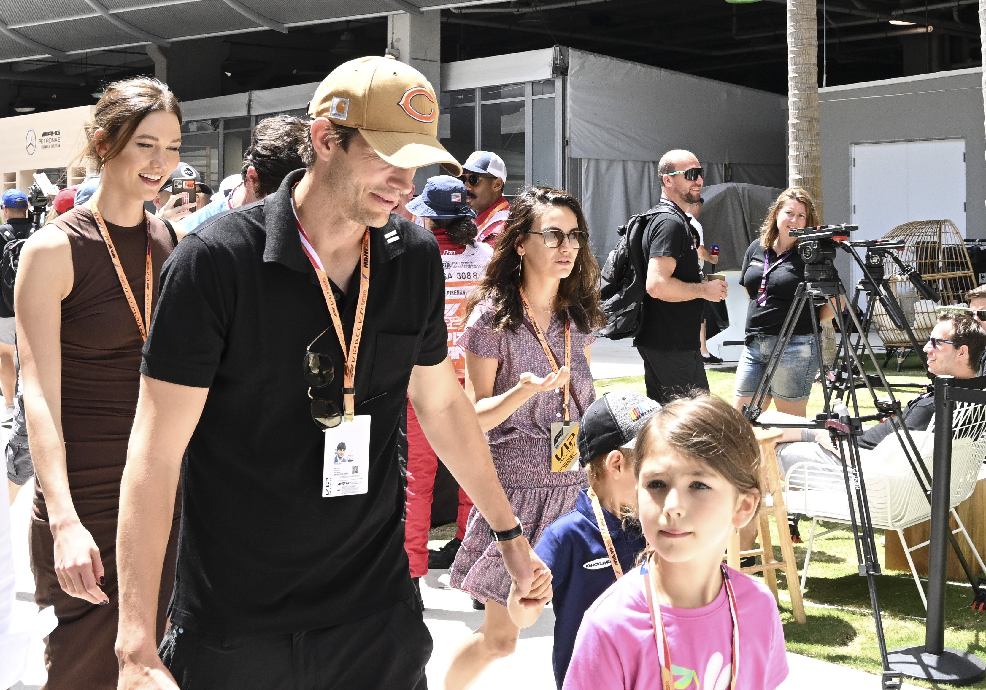 Ashton Kutcher avec ses enfants Wyatt et Dimitri à Miami en 2022 | Source : Getty Images