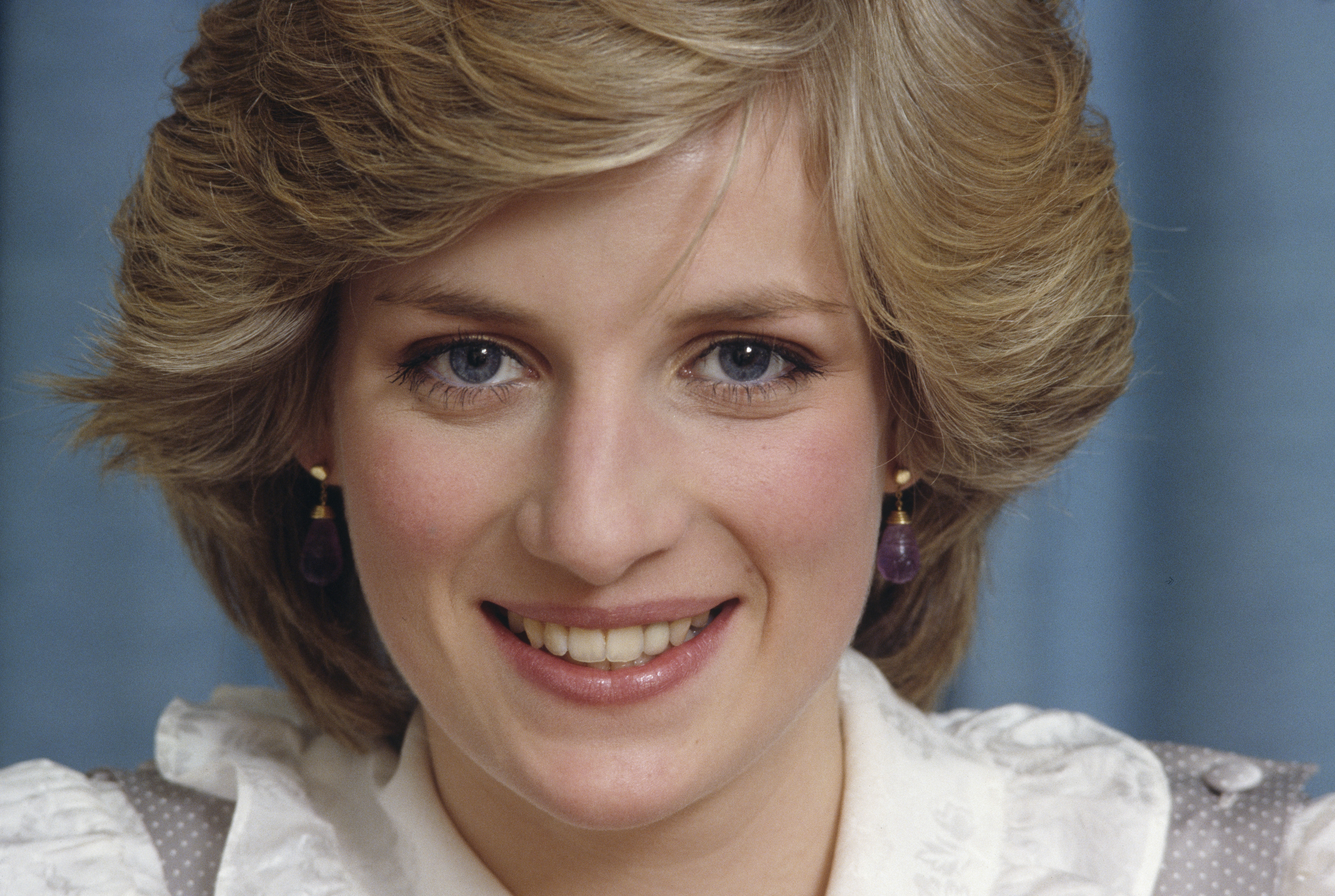 La princesse Diana photographiée chez elle en février 1983 au palais de Kensington, à Londres. | Source : Getty Images