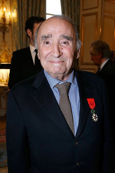 Claude Brasseur is elevated to the rank of "Officier de la Legion d'Honneur" at Elysee Palace on March 13, 2017 in Paris, France. | Photo : Getty Images