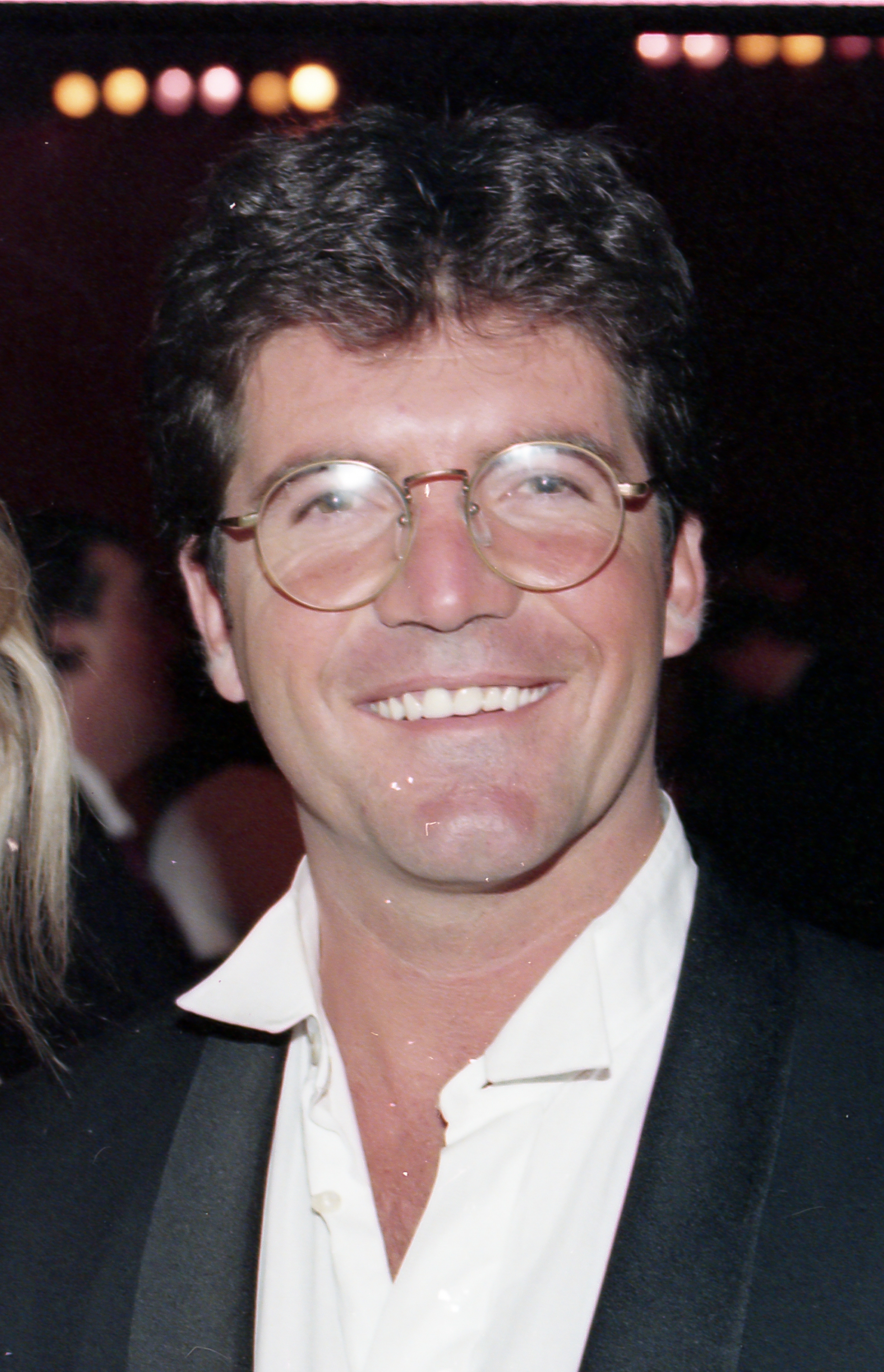 Simon Cowell assiste aux BRIT Awards le 14 février 1994 | Source : Getty Images