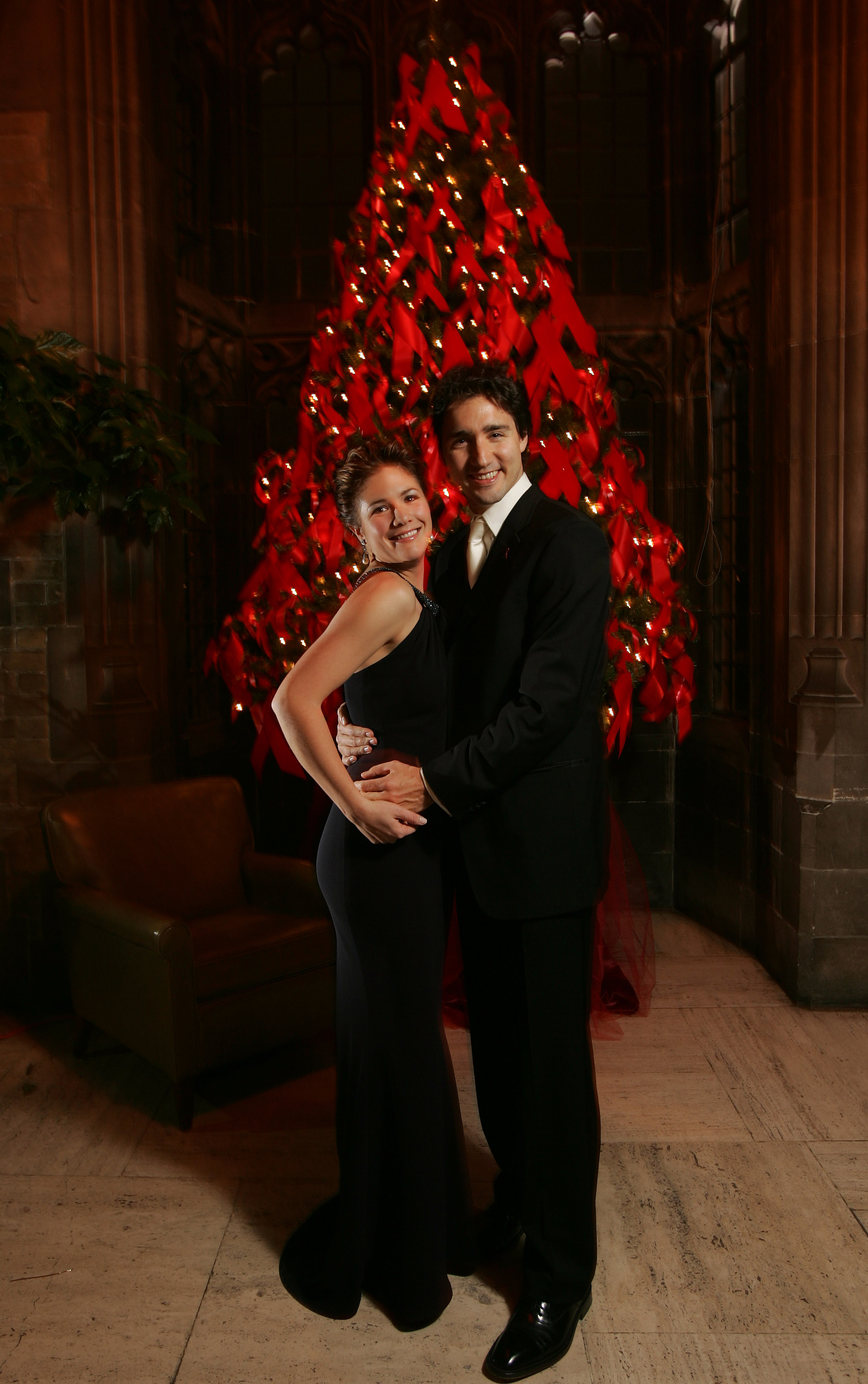 Sophie et Justin Trudeau à l'issue de la collecte de fonds organisée par Bloor Street entertains à Hart House, à l'Université de Toronto, le 30 novembre 2005. | Source : Getty Images