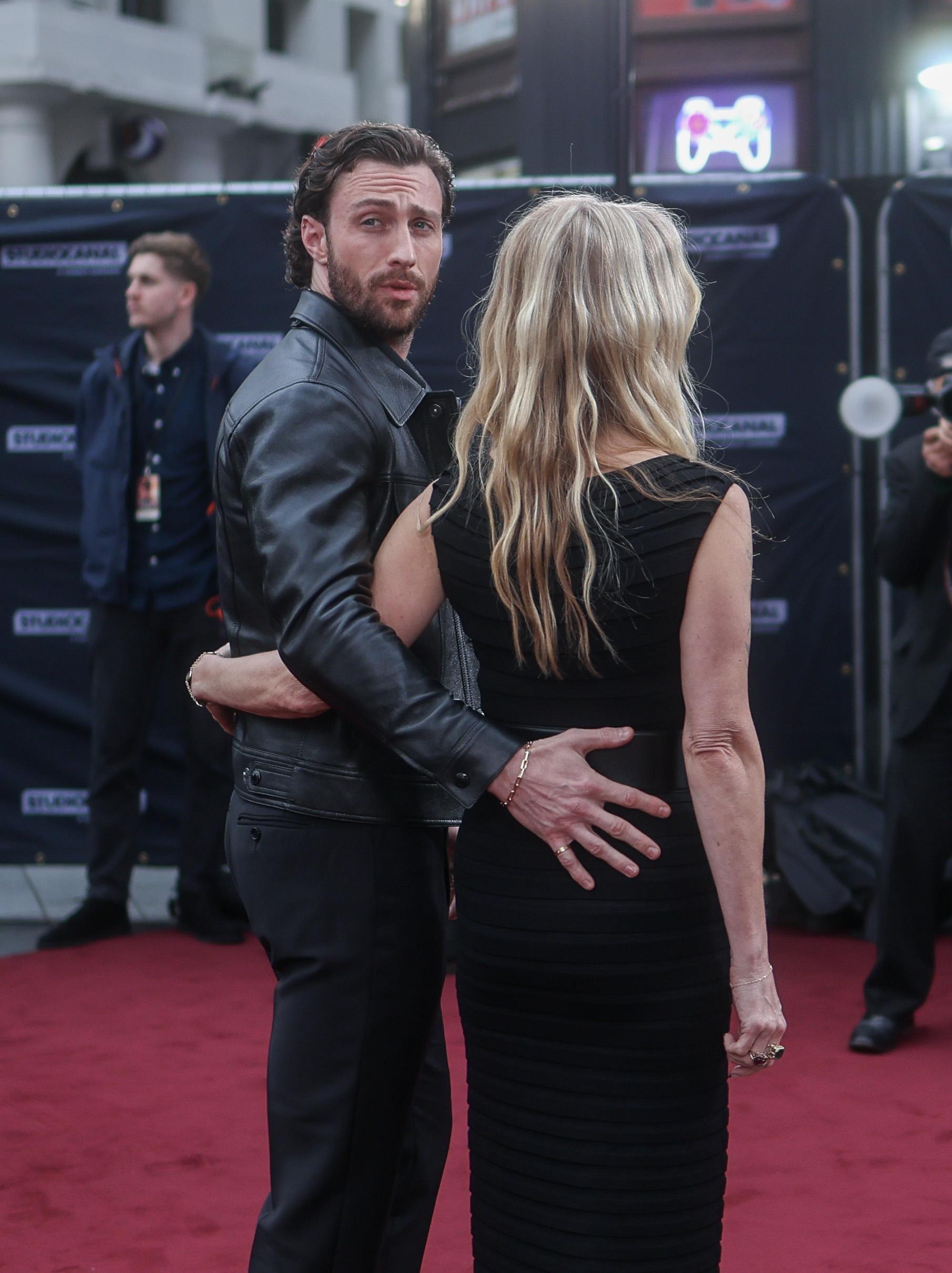 Aaron et Sam Taylor-Johnson à la première mondiale de "Back to Black" à l'Odeon Luxe Leicester Square le 8 avril 2024 à Londres, Angleterre. | Source : Getty Images