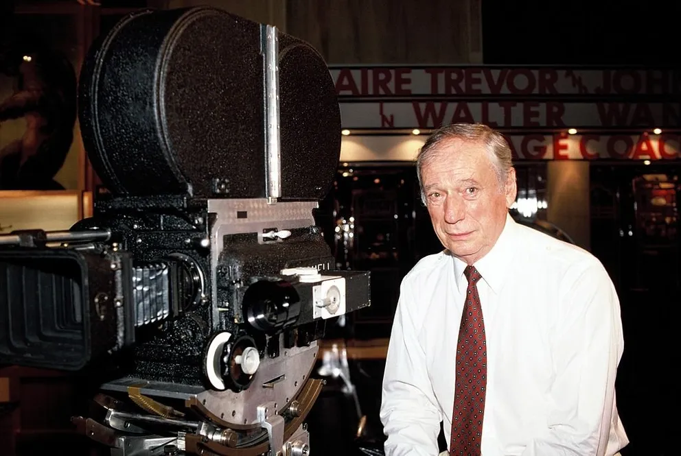 L'acteur français Yves Montand (1921 - 1991) en tournage au cinéma Odeon le 26 juillet 1989 à Londres, Angleterre. | Photo : Getty Images