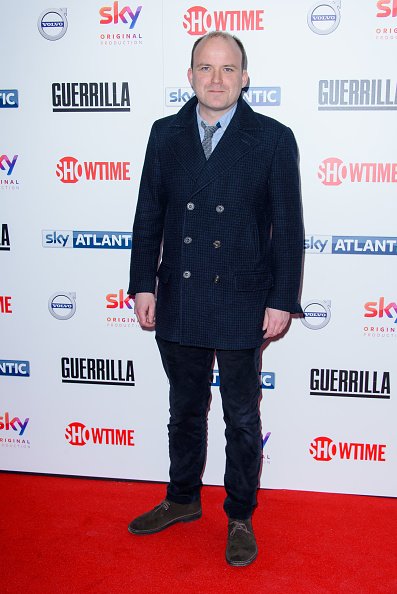  Rory Kinnear assiste à la première britannique de "Guerrilla". | Photo : Getty Images