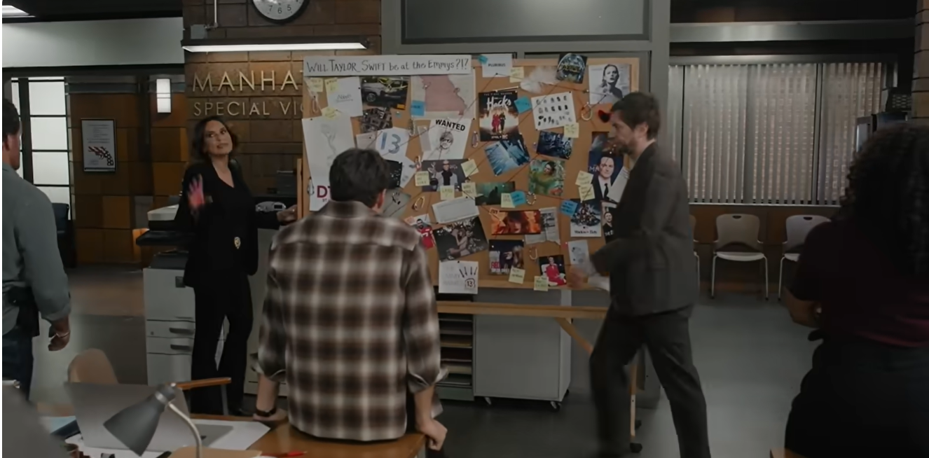 Mariska Hargitay et ses collègues de la série « Law & Order : Unité spéciale » se demandent si Taylor Swift sera présente à la 78e cérémonie des Primetime Emmy Awards dans un sketch humoristique diffusé avant la cérémonie. | Source : YouTube/Television Academy