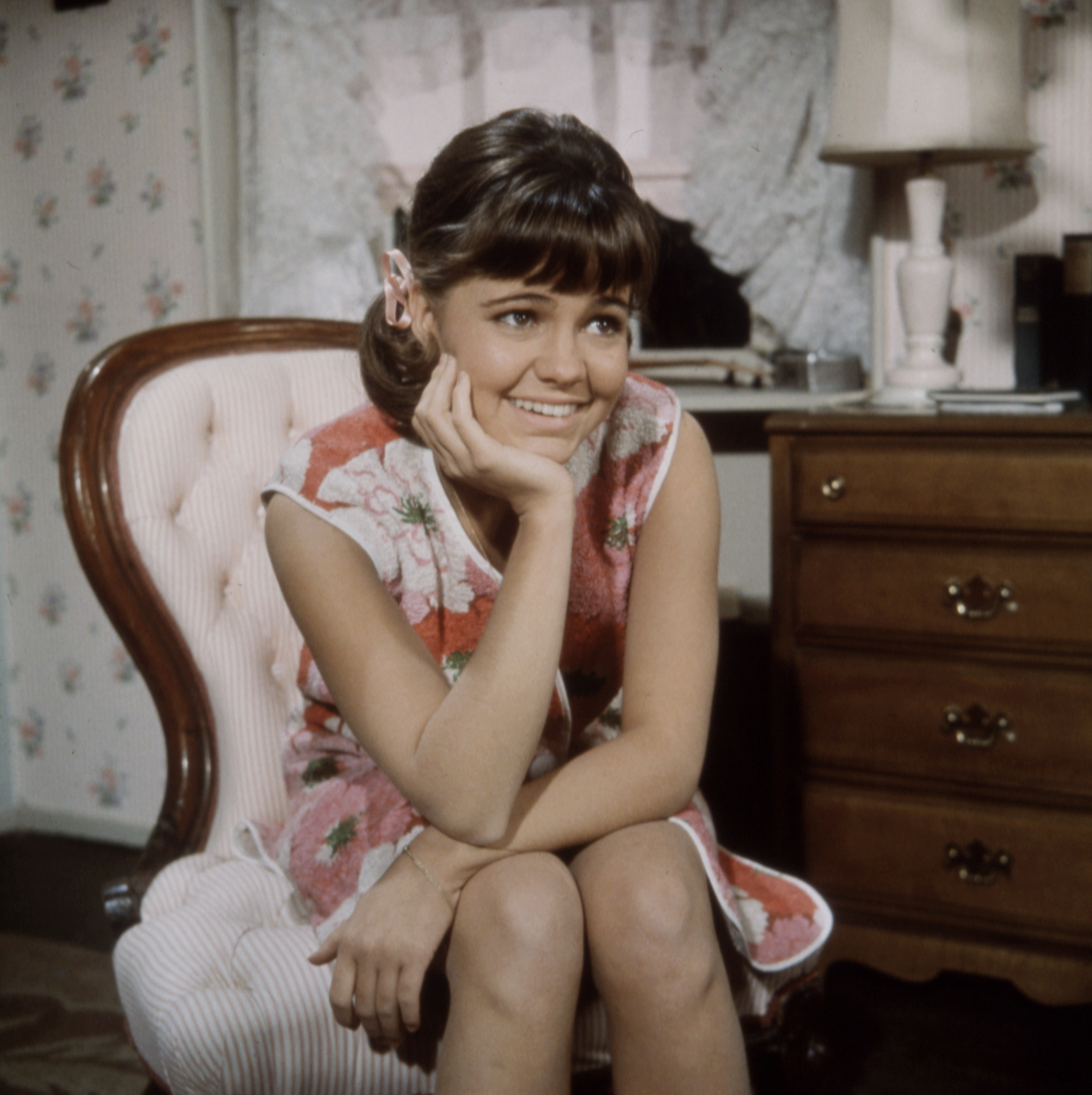 Sally Field dans le rôle de Gidget dans la série télévisée "Gidget" en 1965 à Culver City, Californie | Source : Getty Images