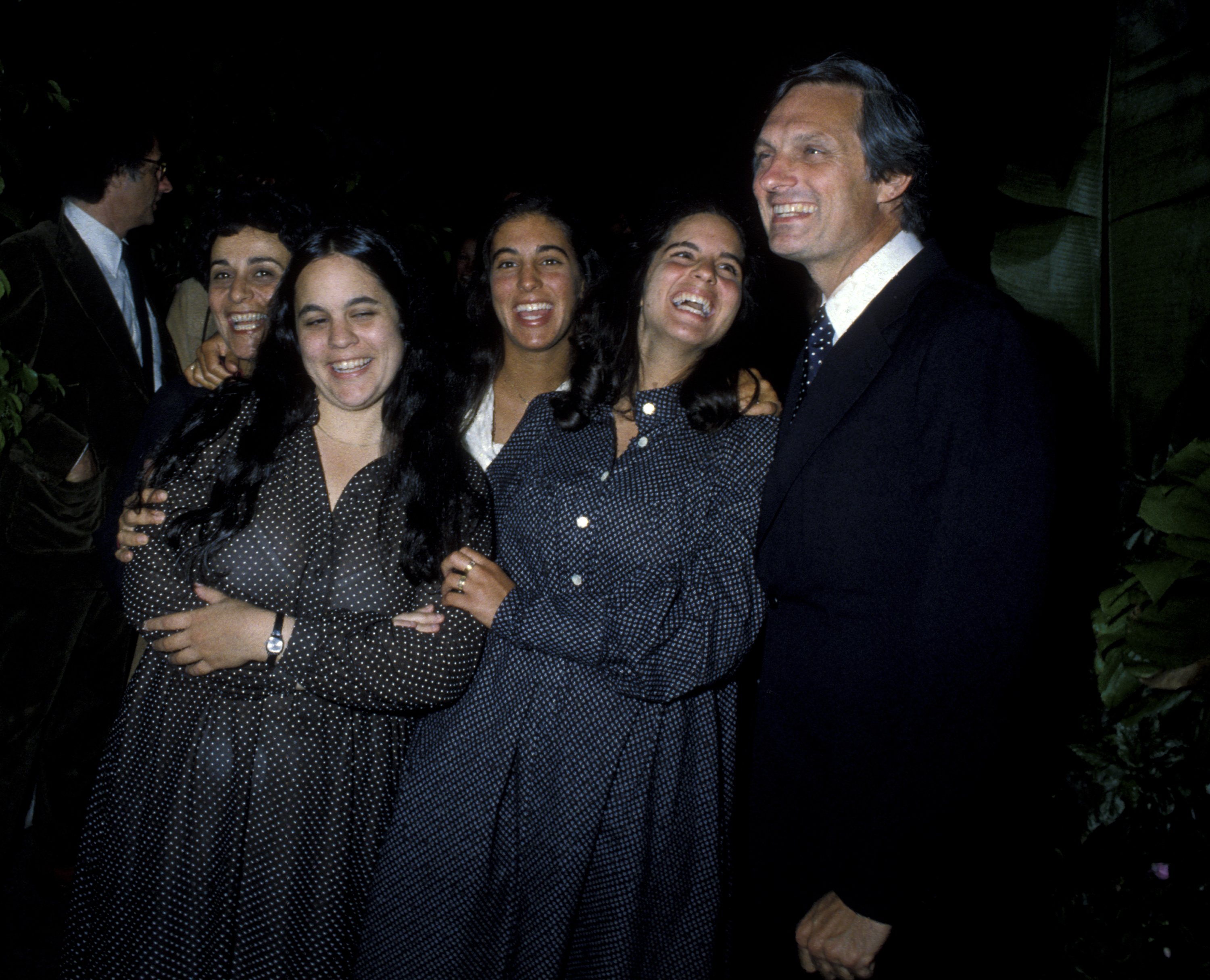 Alan Alda, sa femme Arlene Weiss, et ses filles Elizabeth, Eve, et Beatrice Alda à la fête du 19e anniversaire d'Elizabeth Alda, le 15 août 1979, à New York | Source : Getty Images