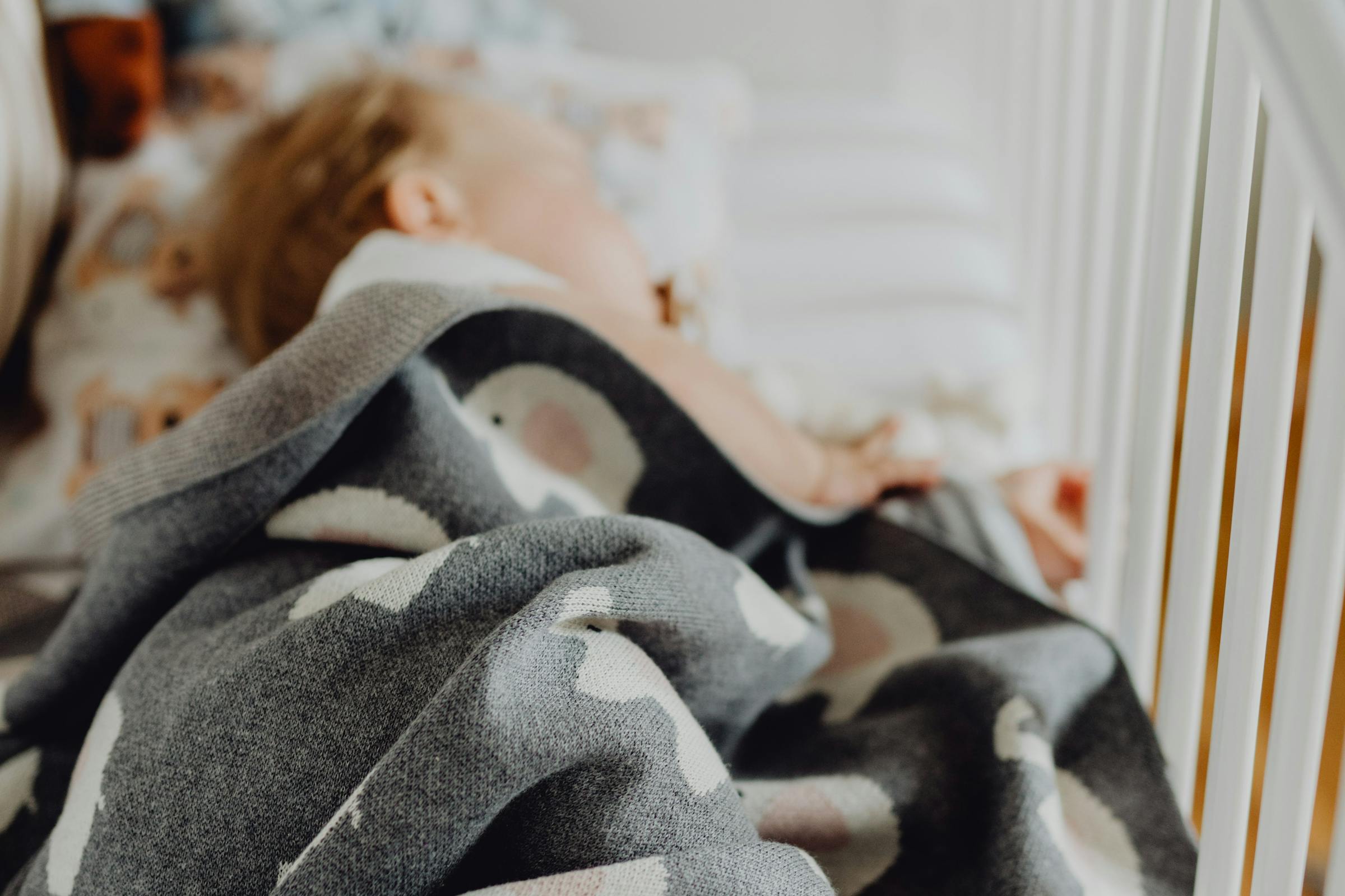 Bébé dormant dans un berceau | Source : Pexels