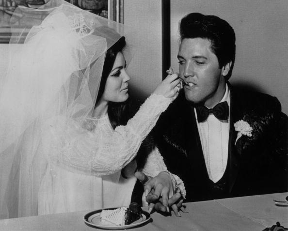 Priscilla et Elvis Presley à l'hôtel Aladdin, Las Vegas, en 1967. | Photo : Getty Images