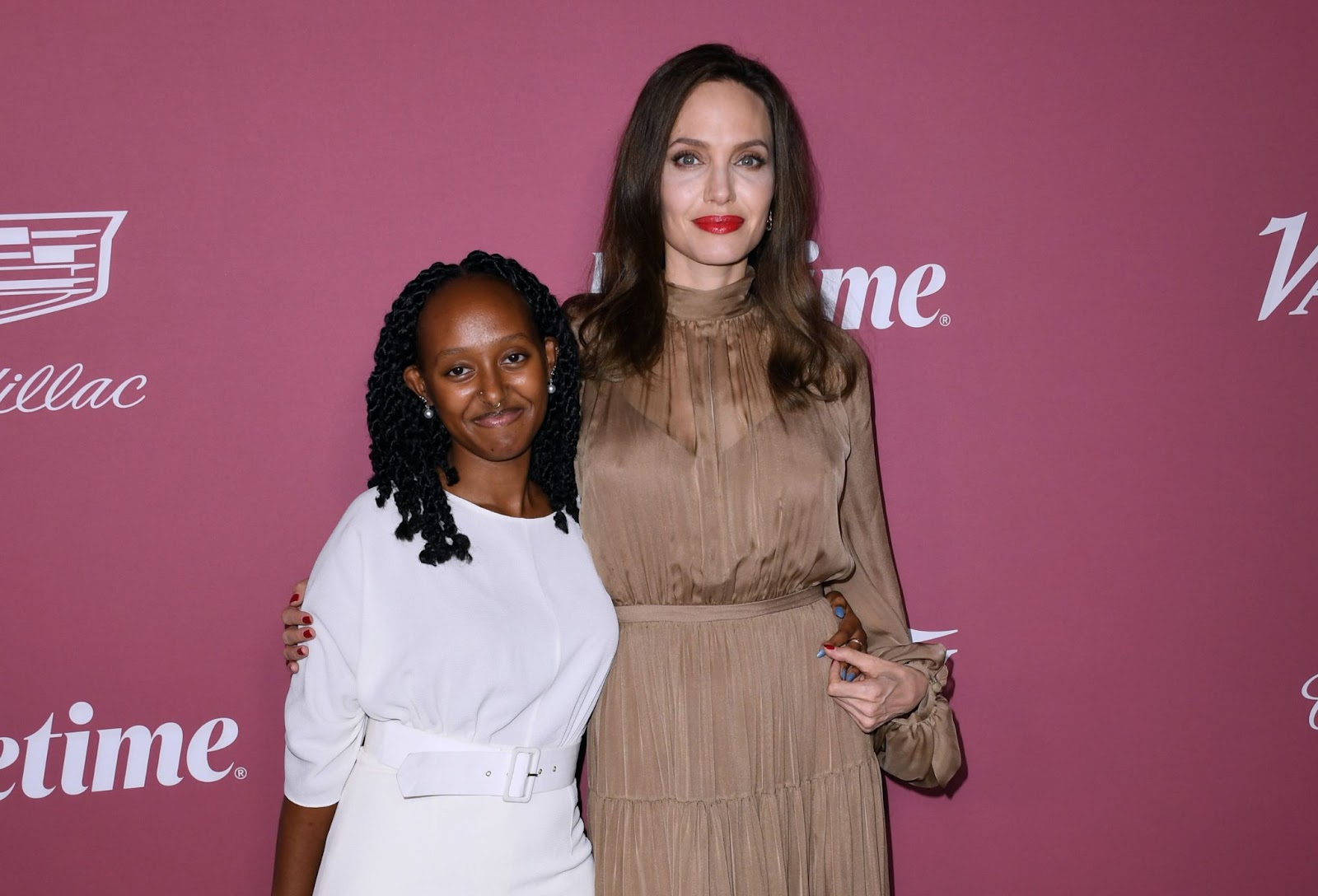 Zahara et Angelina Jolie lors de l'événement Variety's Power of Women, le 30 septembre 2021, à Beverly Hills, en Californie. | Source : Getty Images